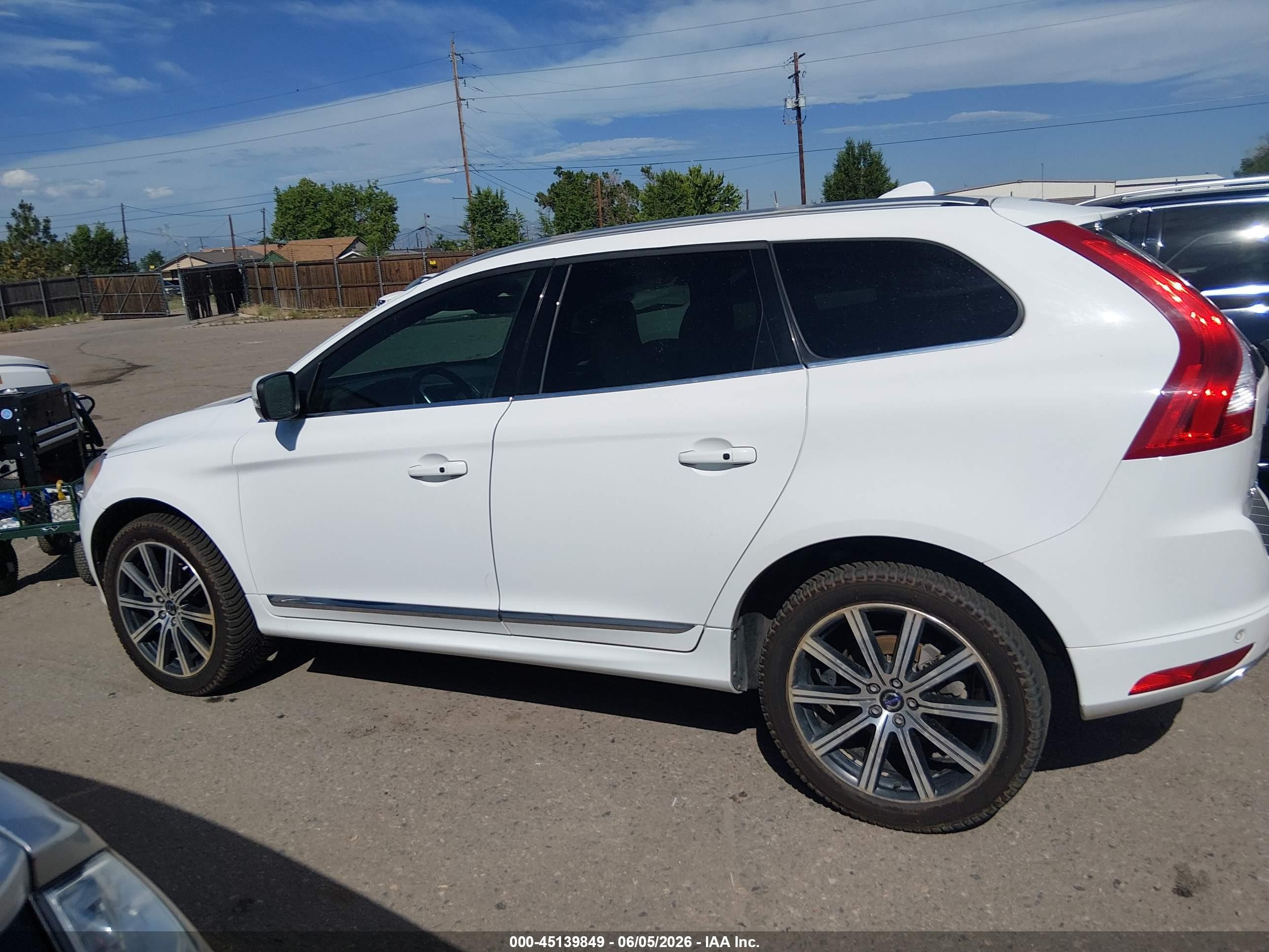 2015 Volvo Xc60 T5 Platinum White vin: YV440MDM3F2706198