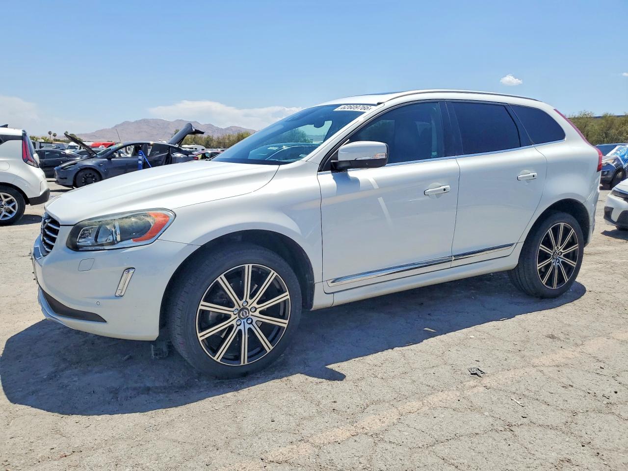 2015 Volvo Xc60 T5 Platinum White vin: YV440MDM5F2736822