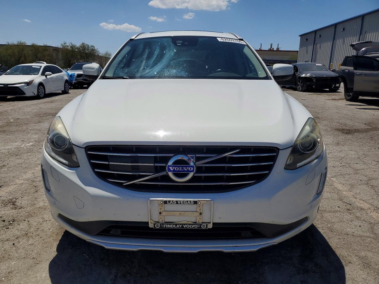 2015 Volvo Xc60 T5 Platinum White vin: YV440MDM5F2736822