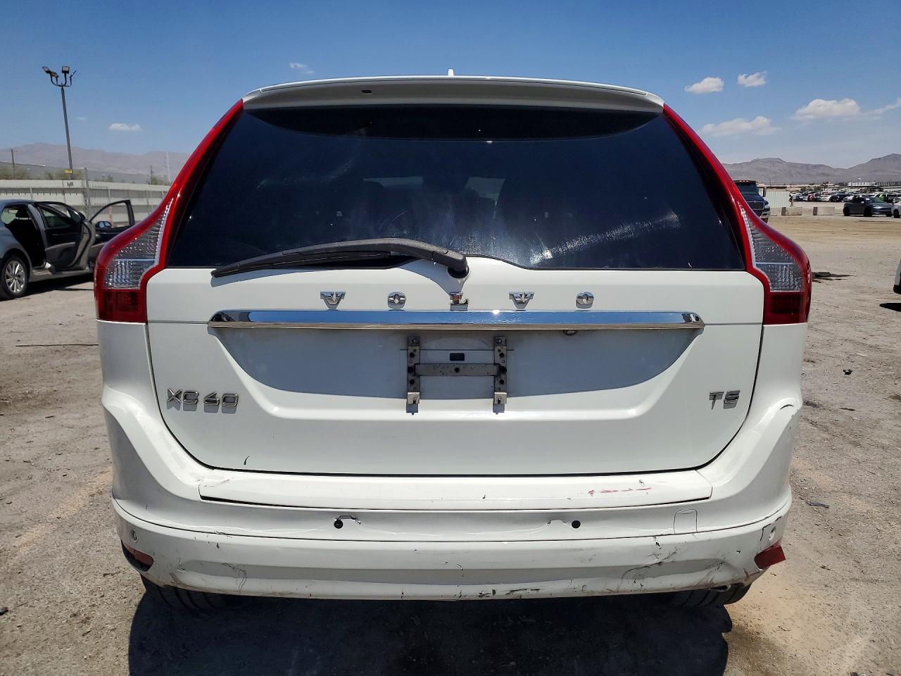 2015 Volvo Xc60 T5 Platinum White vin: YV440MDM5F2736822