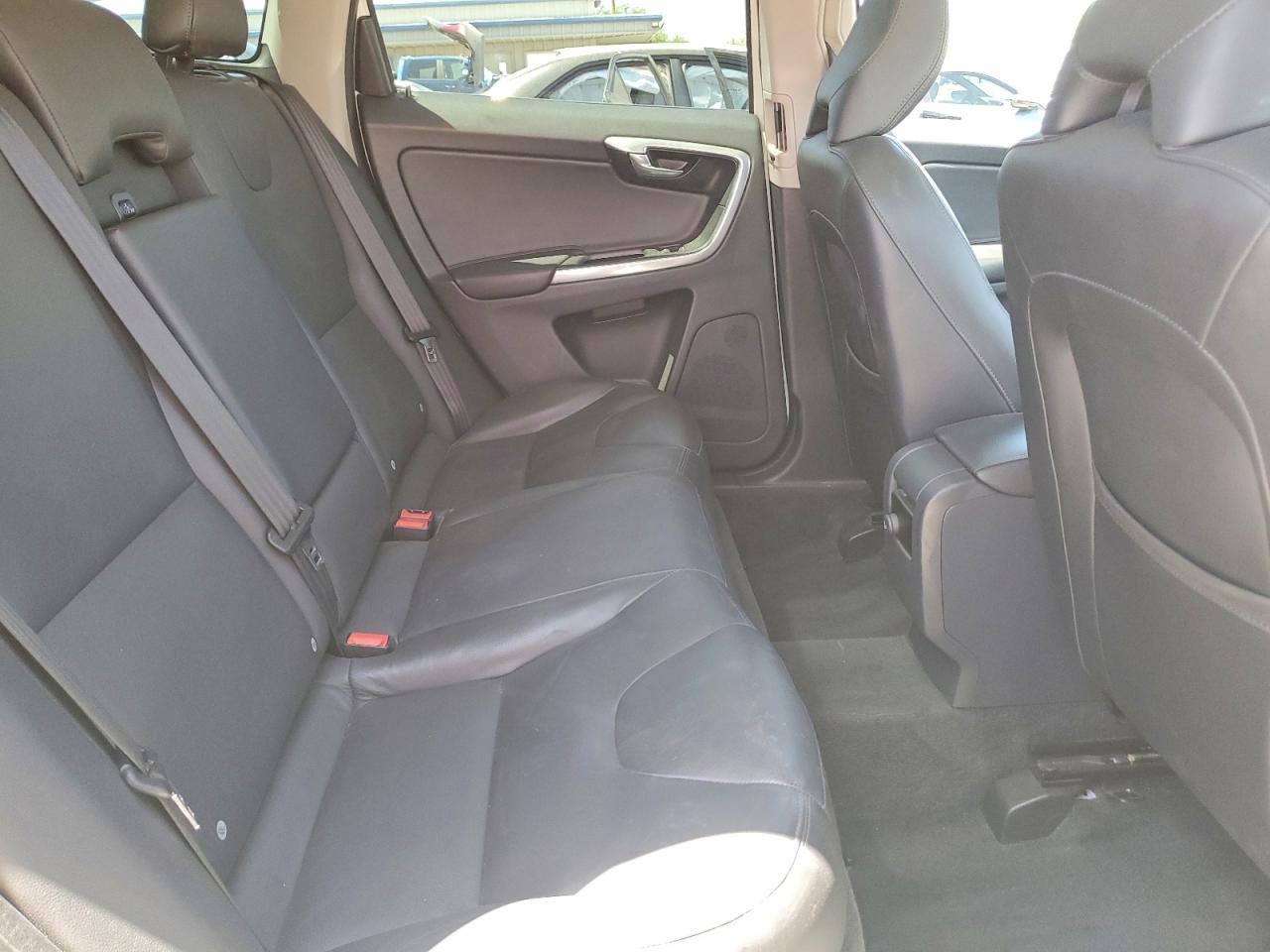2015 Volvo Xc60 T5 Platinum White vin: YV440MDM5F2736822
