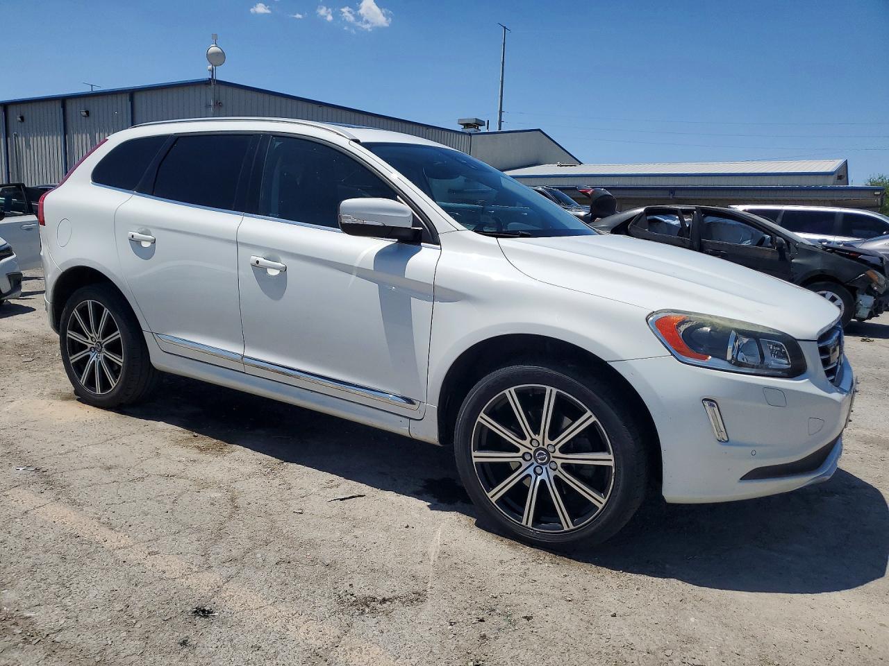2015 Volvo Xc60 T5 Platinum White vin: YV440MDM5F2736822
