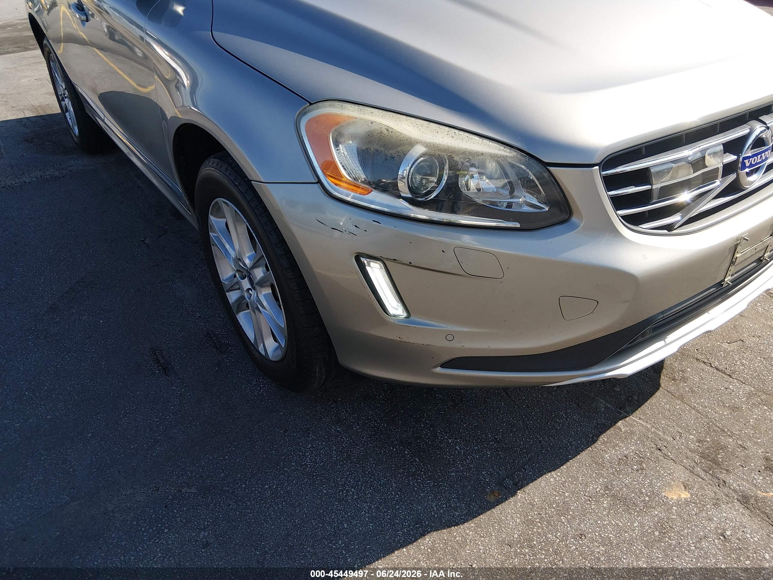 2015 Volvo Xc60 T5 Platinum Beige vin: YV440MDM6F2721083