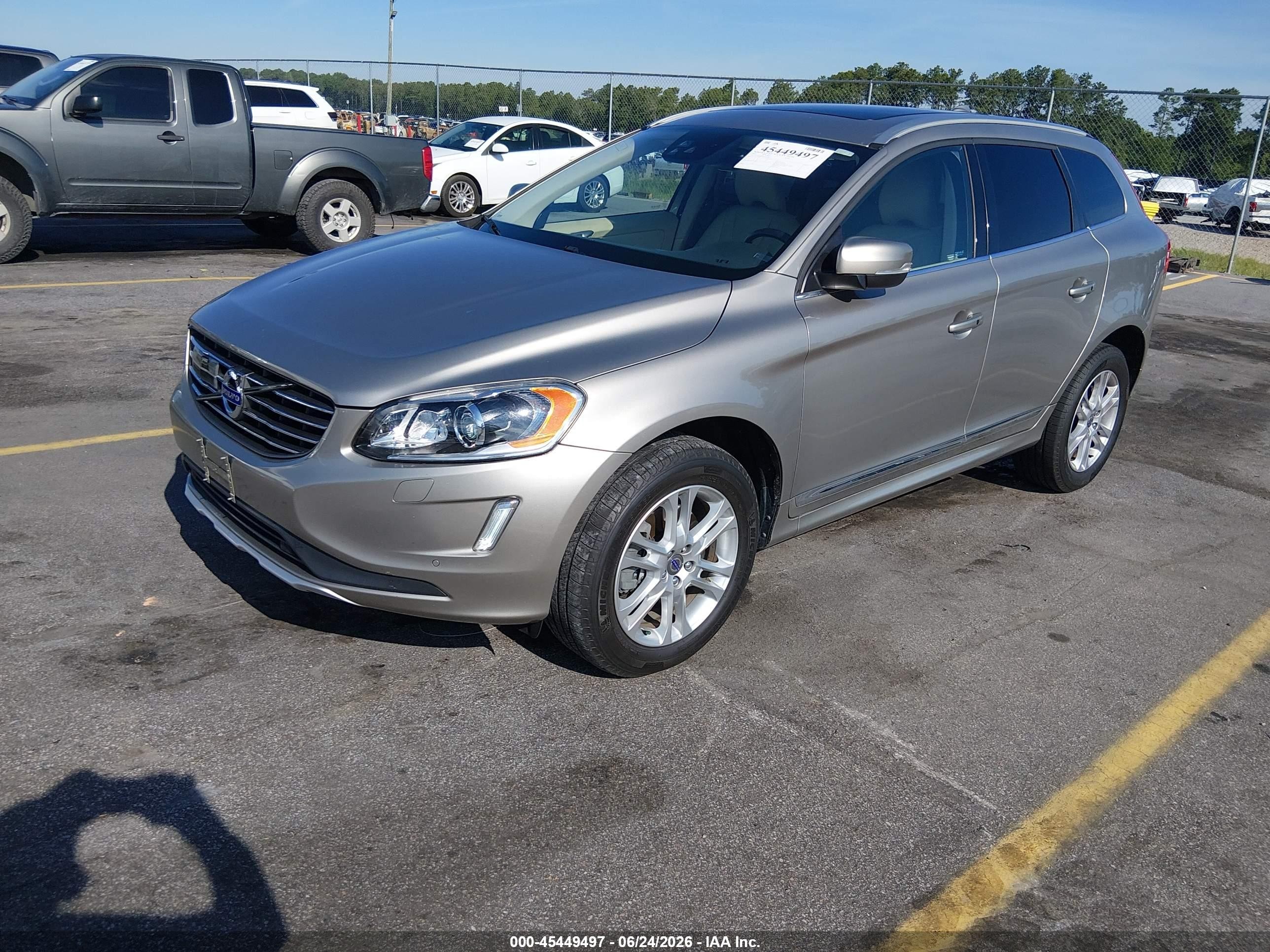 2015 Volvo Xc60 T5 Platinum Beige vin: YV440MDM6F2721083