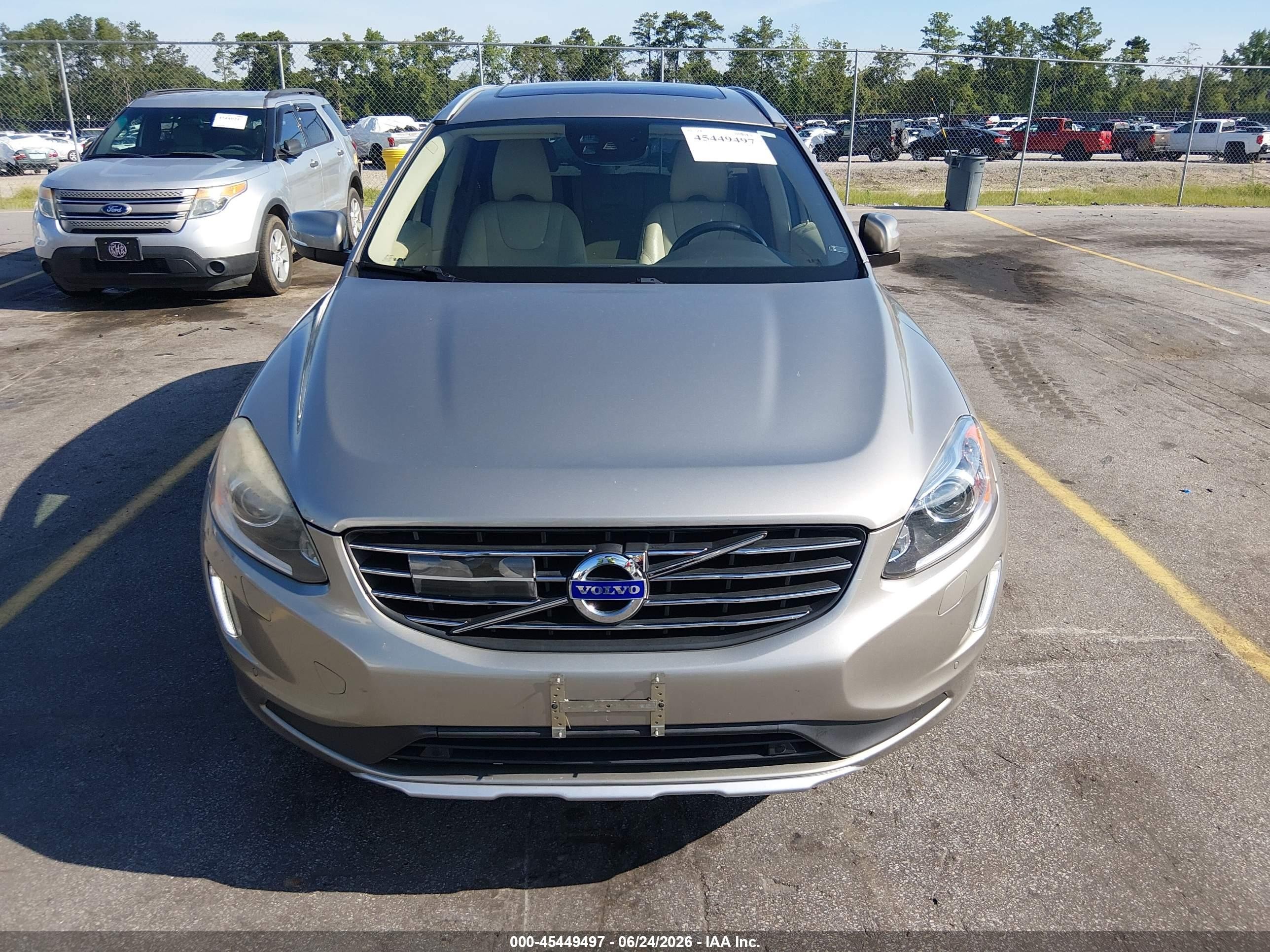 2015 Volvo Xc60 T5 Platinum Beige vin: YV440MDM6F2721083
