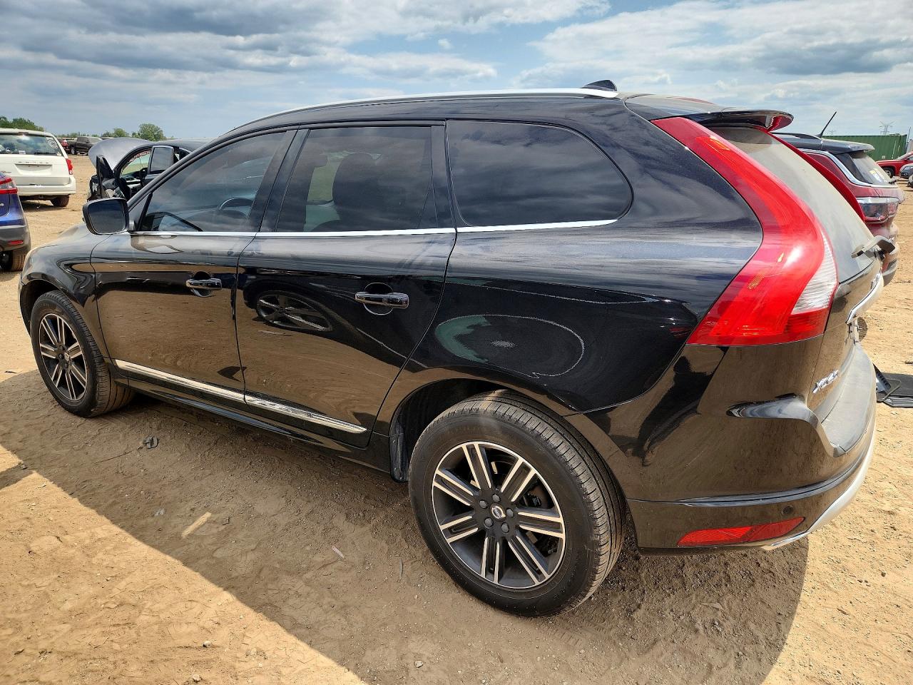 2017 Volvo Xc60 T5 Dynamic Black vin: YV440MDR4H2187662