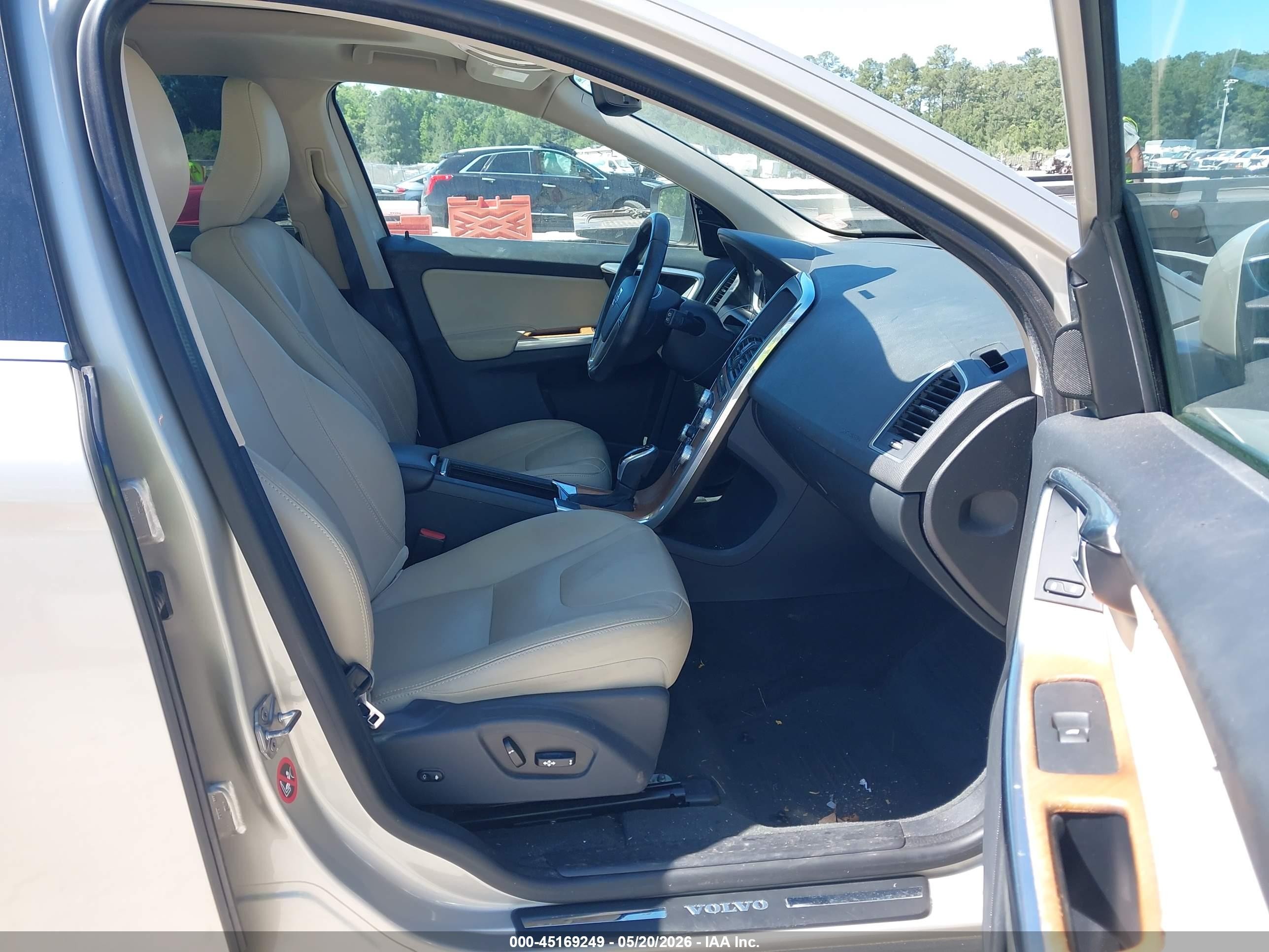 2017 Volvo Xc60 T5 Inscription Gold vin: YV440MDU9H2159022