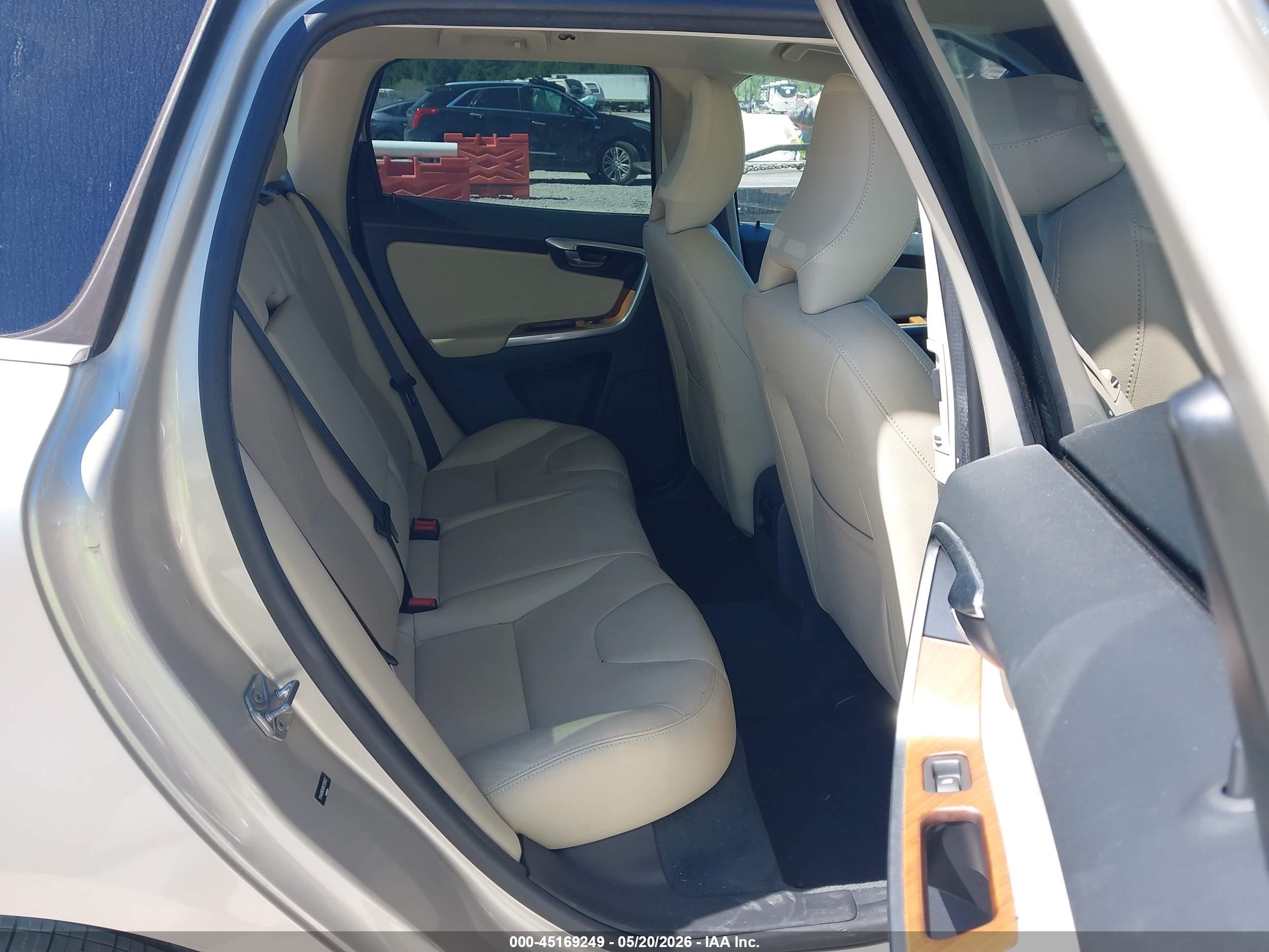 2017 Volvo Xc60 T5 Inscription Gold vin: YV440MDU9H2159022
