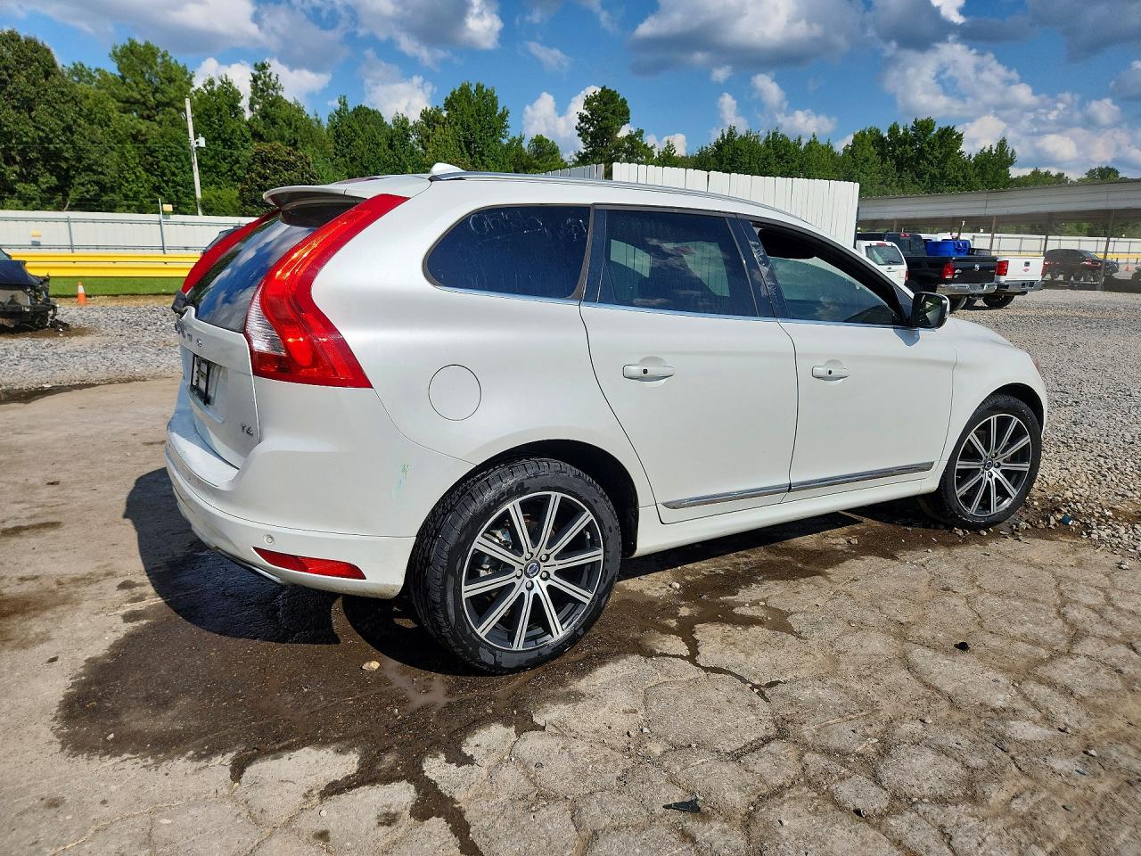 2015 Volvo Xc60 T6 Platinum White vin: YV449MDD0F2562969