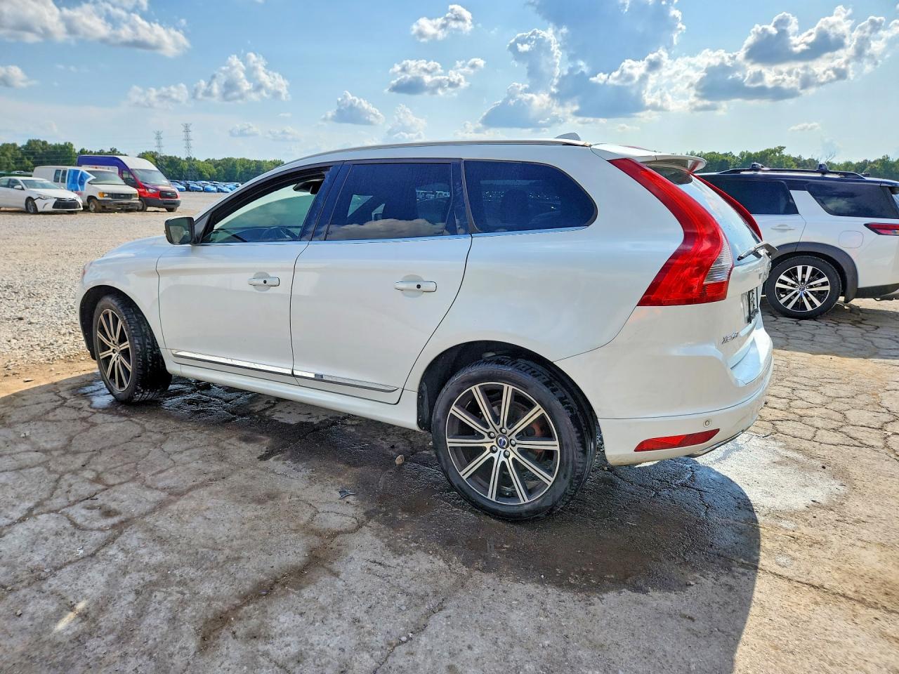 2015 Volvo Xc60 T6 Platinum White vin: YV449MDD0F2562969