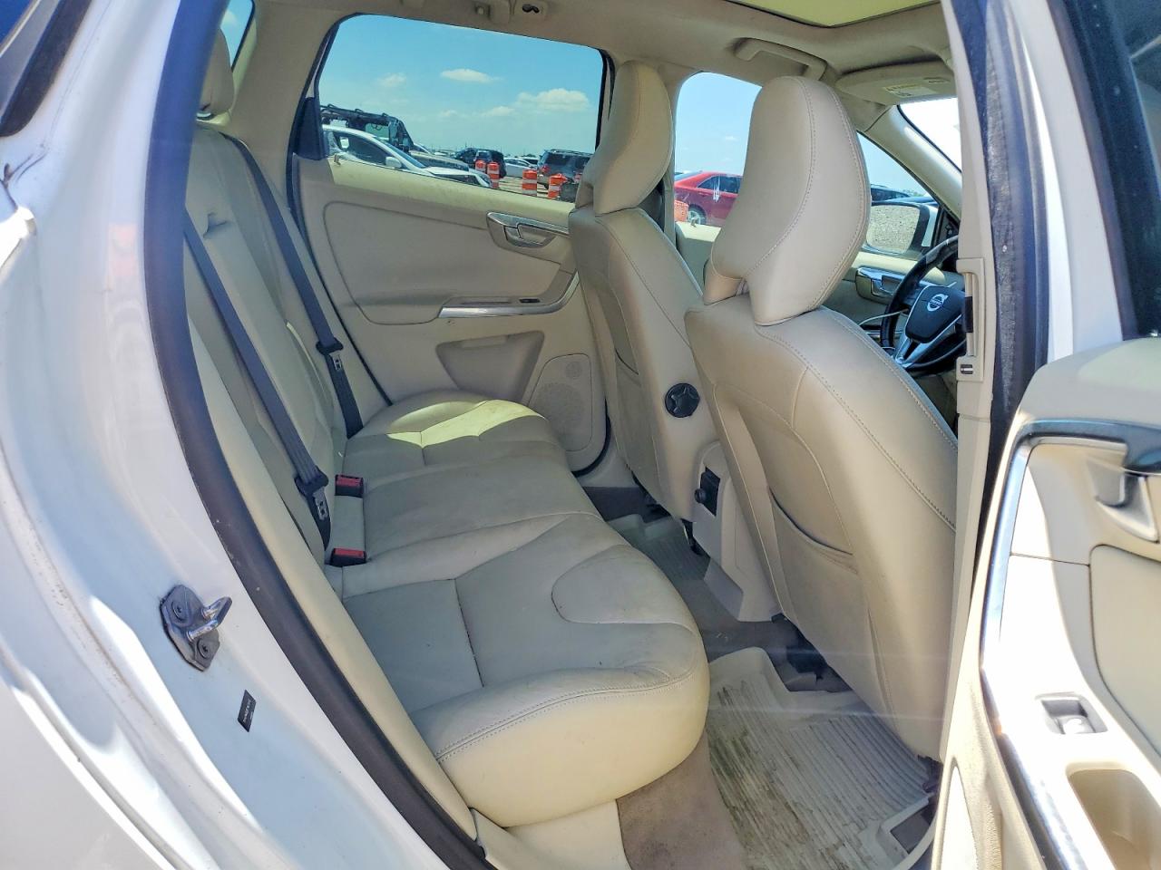 2015 Volvo Xc60 T6 Platinum White vin: YV449MDD5F2623233