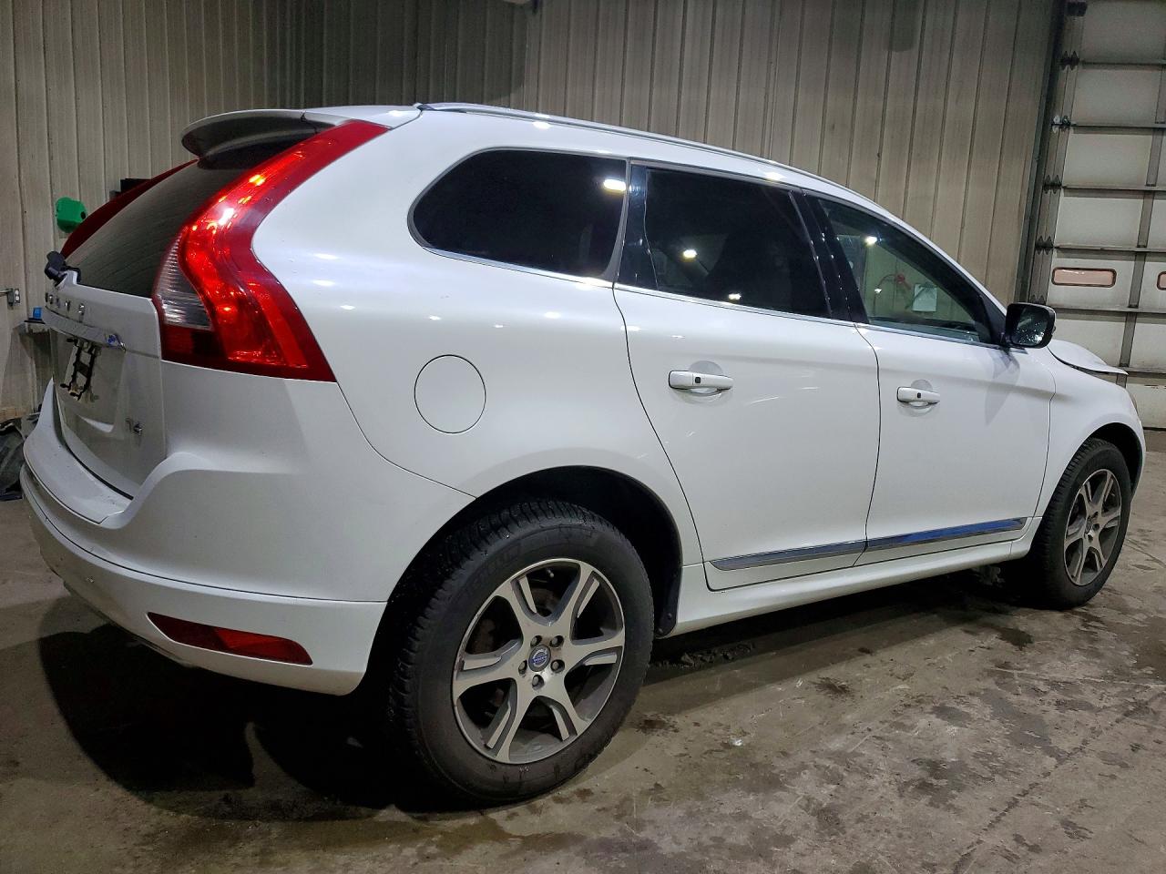 2015 Volvo Xc60 T6 Platinum Белый vin: YV449MDD6F2616517