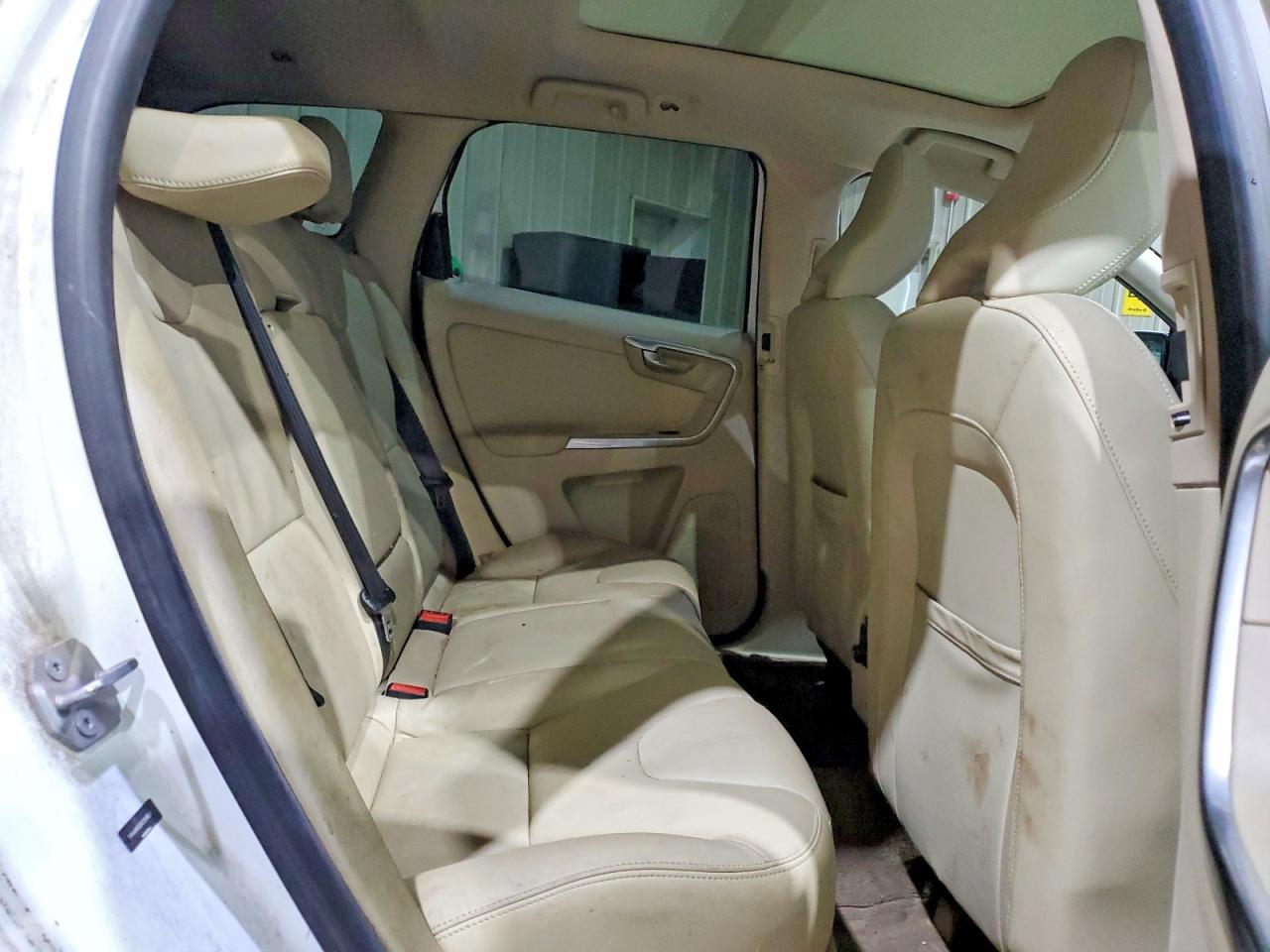 2015 Volvo Xc60 T6 Platinum Белый vin: YV449MDD6F2616517