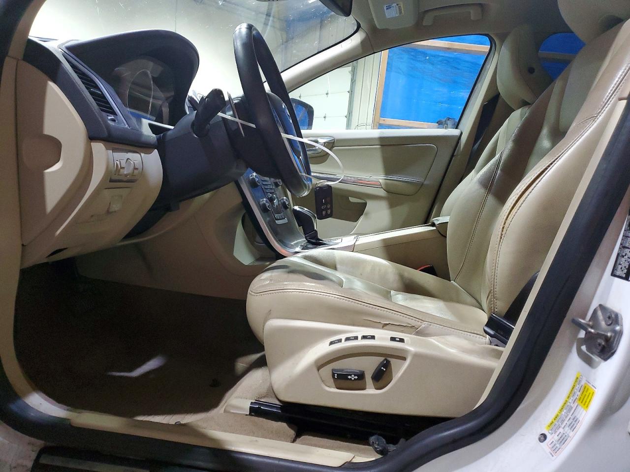 2015 Volvo Xc60 T6 Platinum Белый vin: YV449MDD6F2616517
