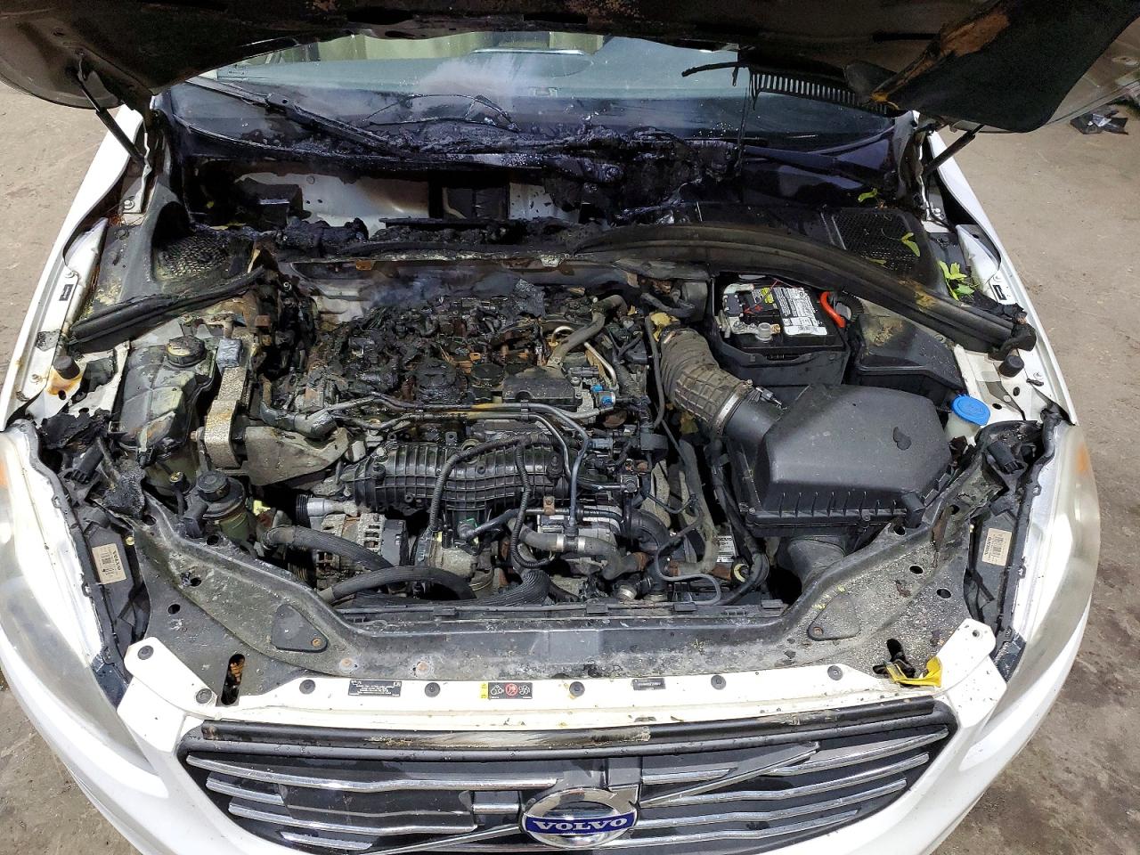 2015 Volvo Xc60 T6 Platinum Белый vin: YV449MDD6F2616517