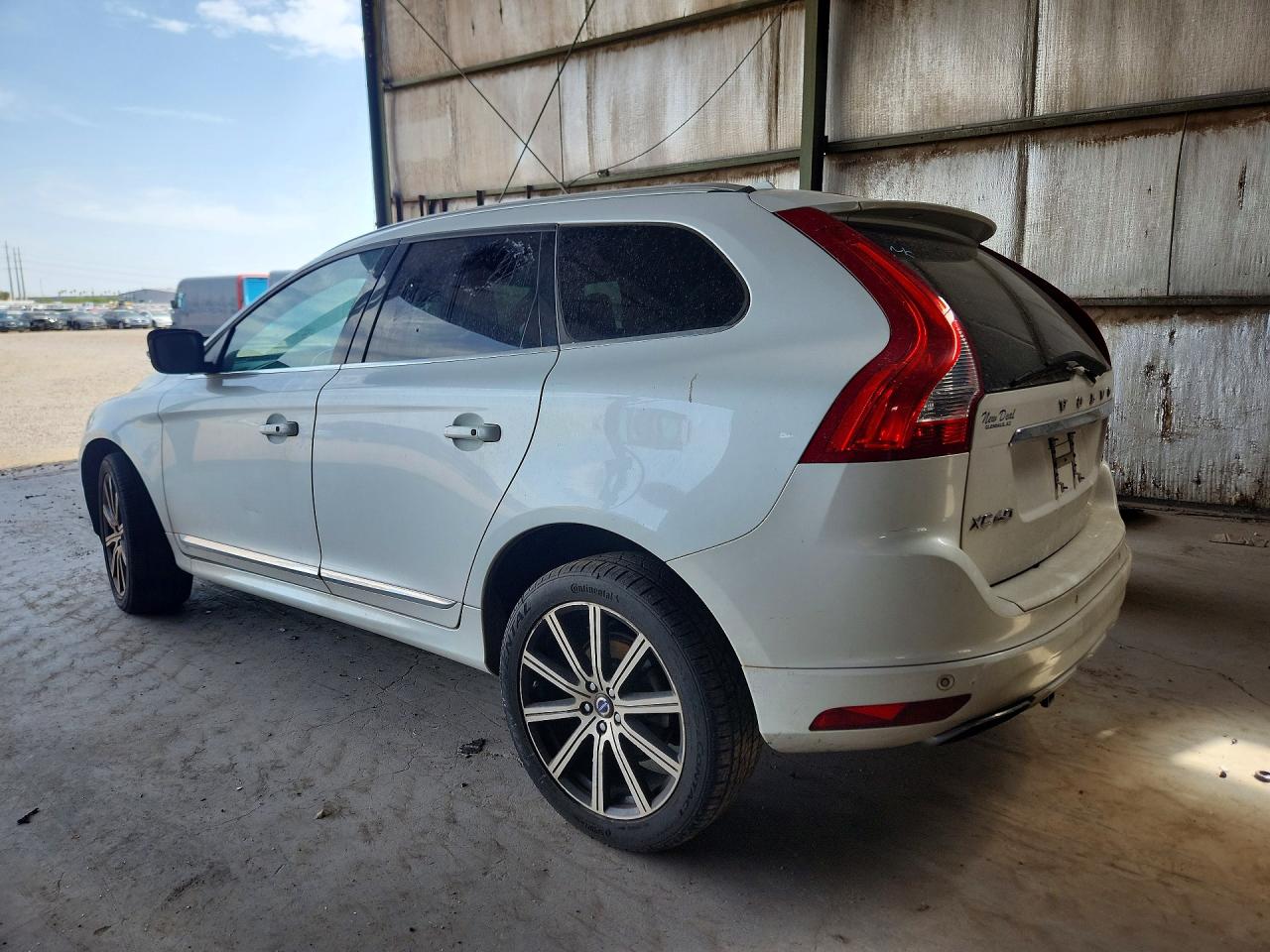 2015 Volvo Xc60 T6 Platinum White vin: YV449MDD8F2562895