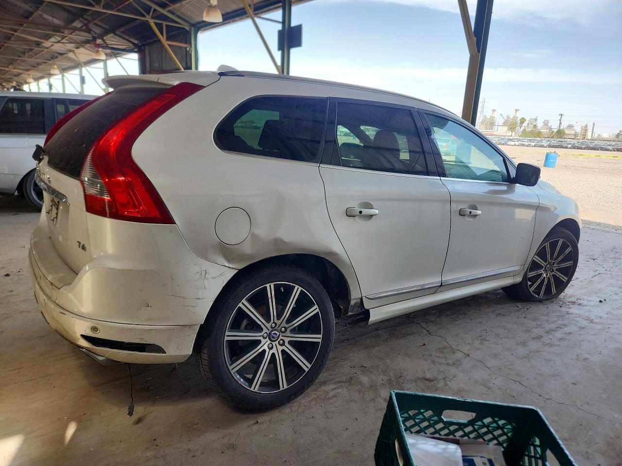 2015 Volvo Xc60 T6 Platinum White vin: YV449MDD8F2562895
