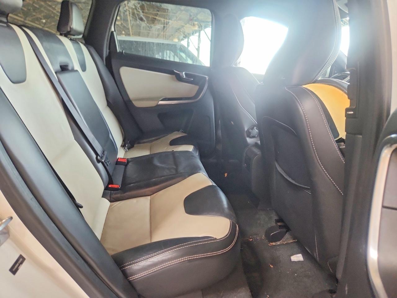 2015 Volvo Xc60 T6 Platinum White vin: YV449MDD8F2562895