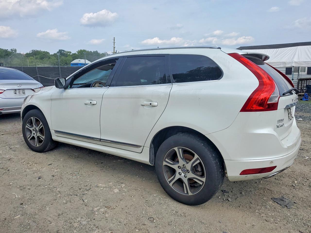 2015 Volvo Xc60 T6 Premier White vin: YV449MDK0F2709161