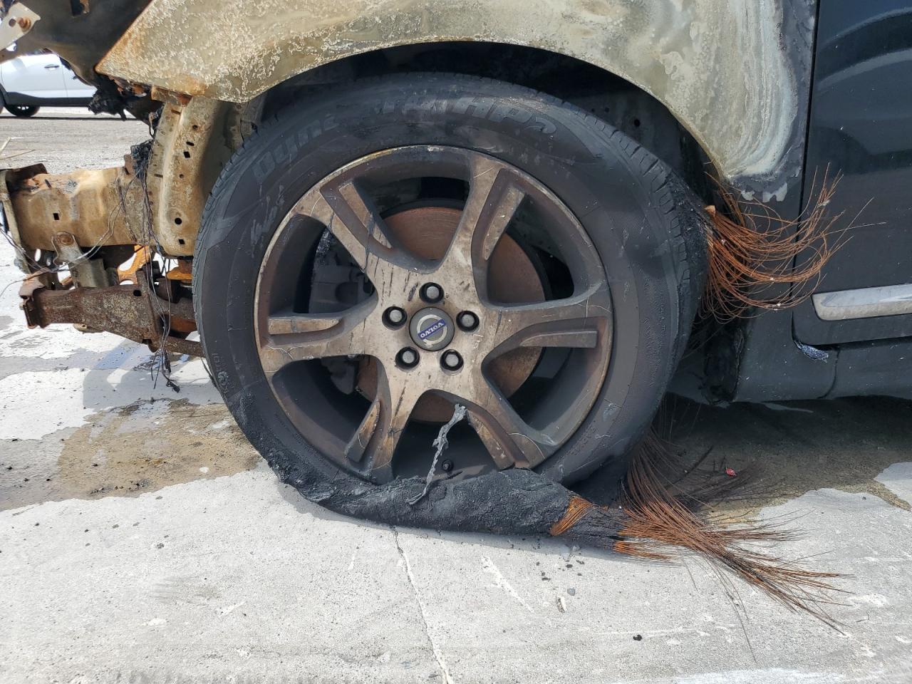 2015 Volvo Xc60 T6 Premier Black vin: YV449MDK7F2637102 Damage: Left Front Wheel, Curb Rash, > 12 inches