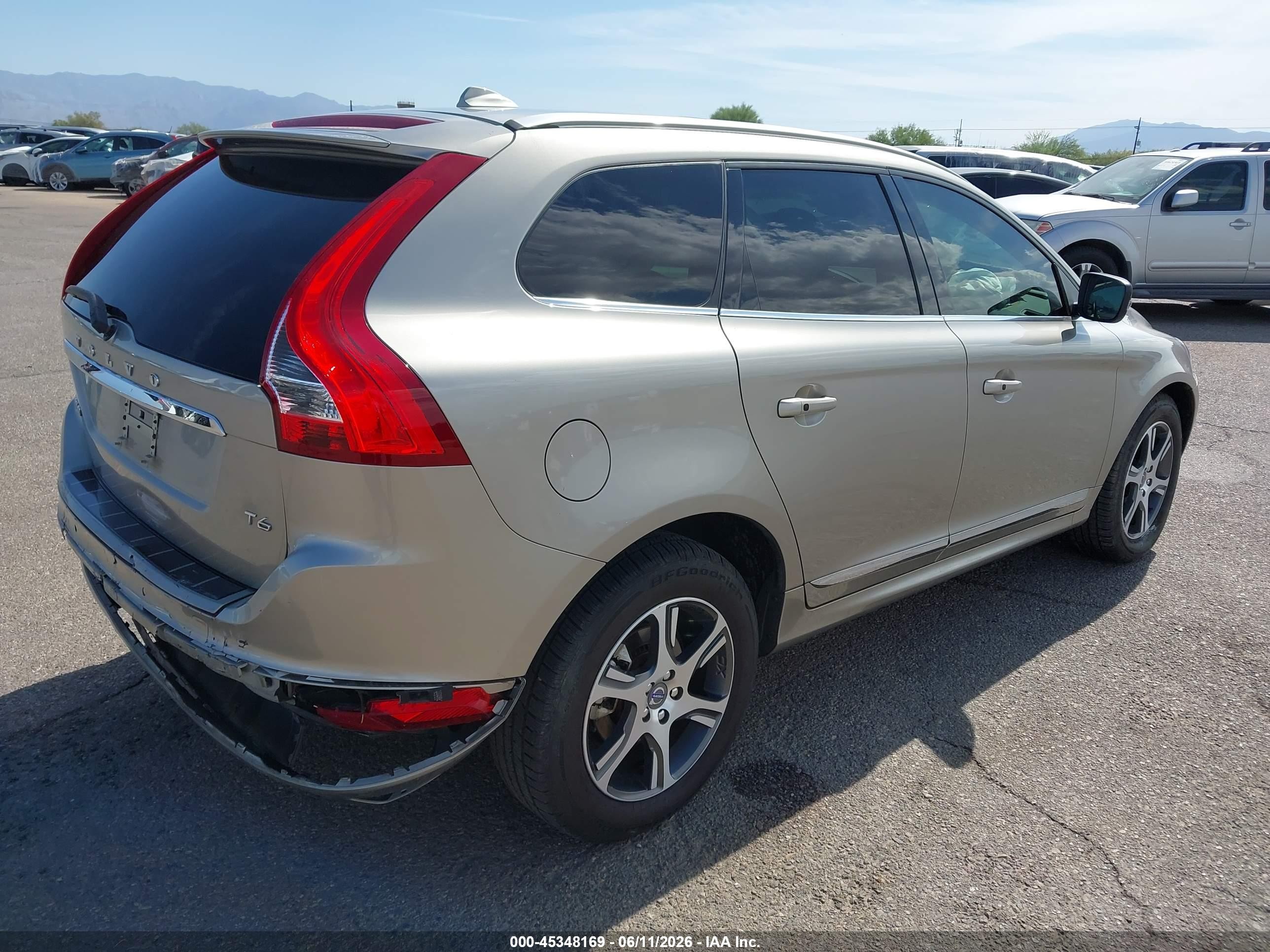 2015 Volvo Xc60 T6 Gold vin: YV449MDKXF2737470