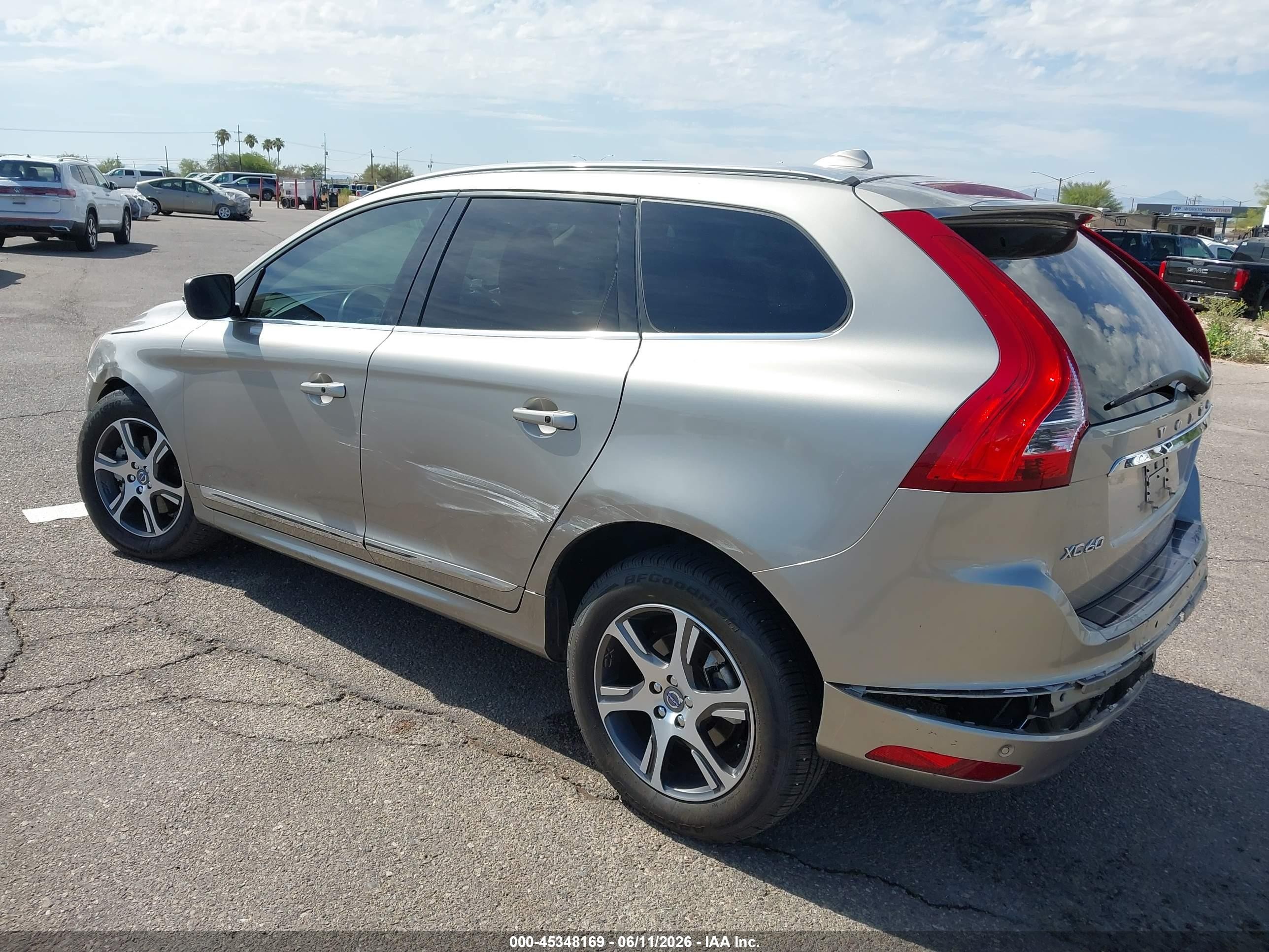 2015 Volvo Xc60 T6 Gold vin: YV449MDKXF2737470