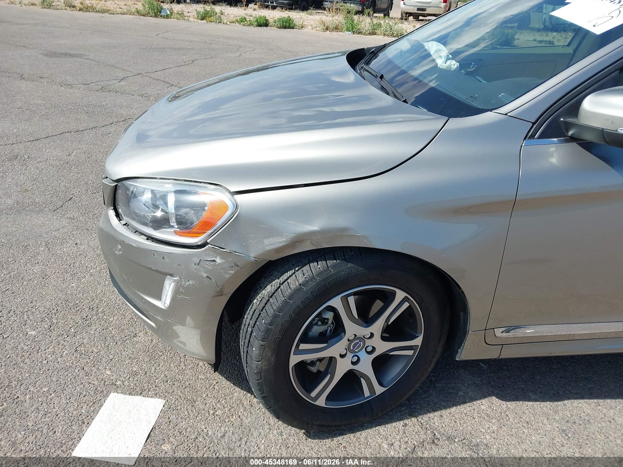 2015 Volvo Xc60 T6 Gold vin: YV449MDKXF2737470