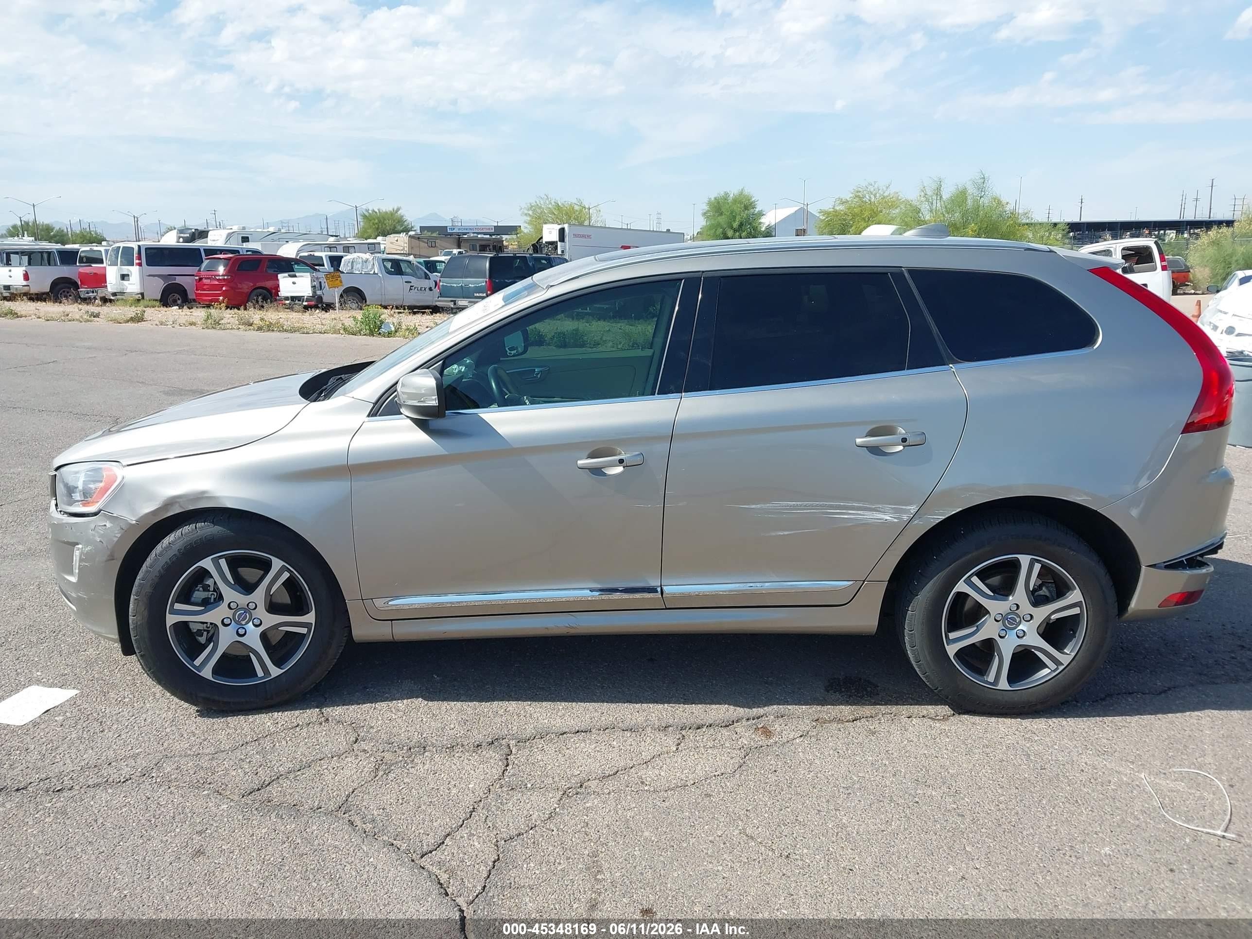 2015 Volvo Xc60 T6 Gold vin: YV449MDKXF2737470