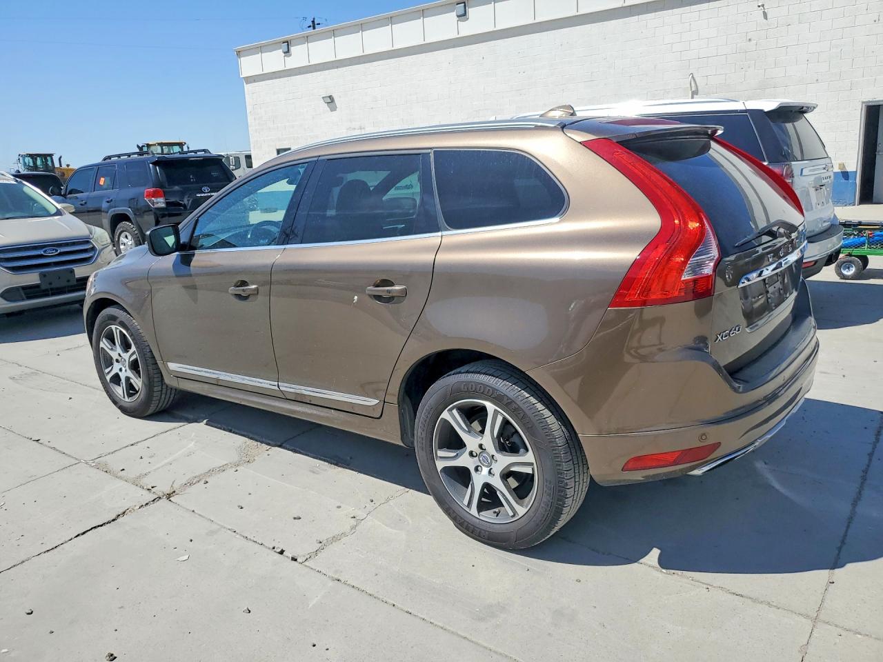 2015 Volvo Xc60 Коричневый vin: YV449MDM0F2670881