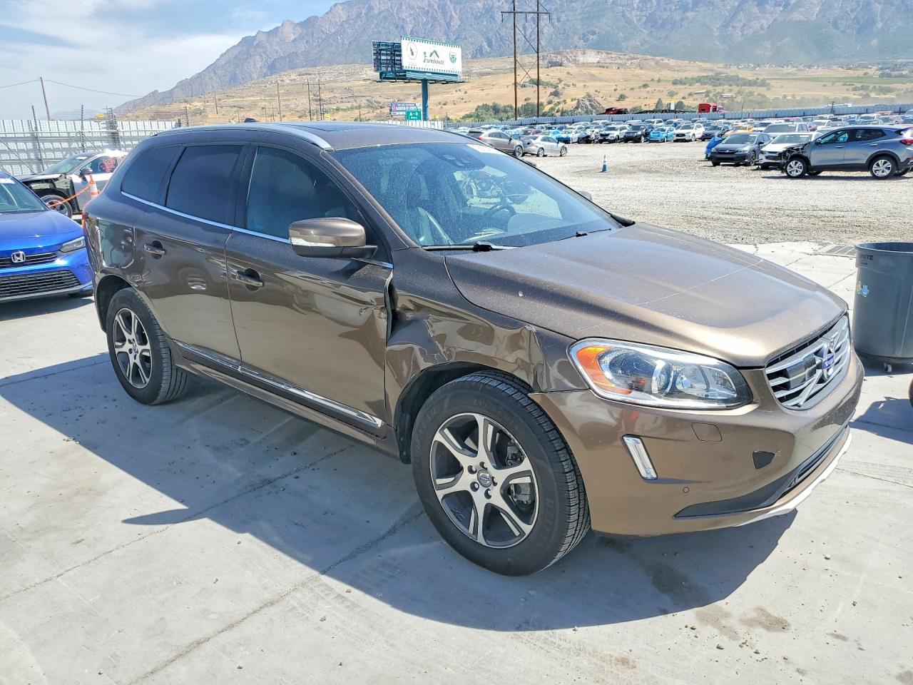 2015 Volvo Xc60 Коричневый vin: YV449MDM0F2670881