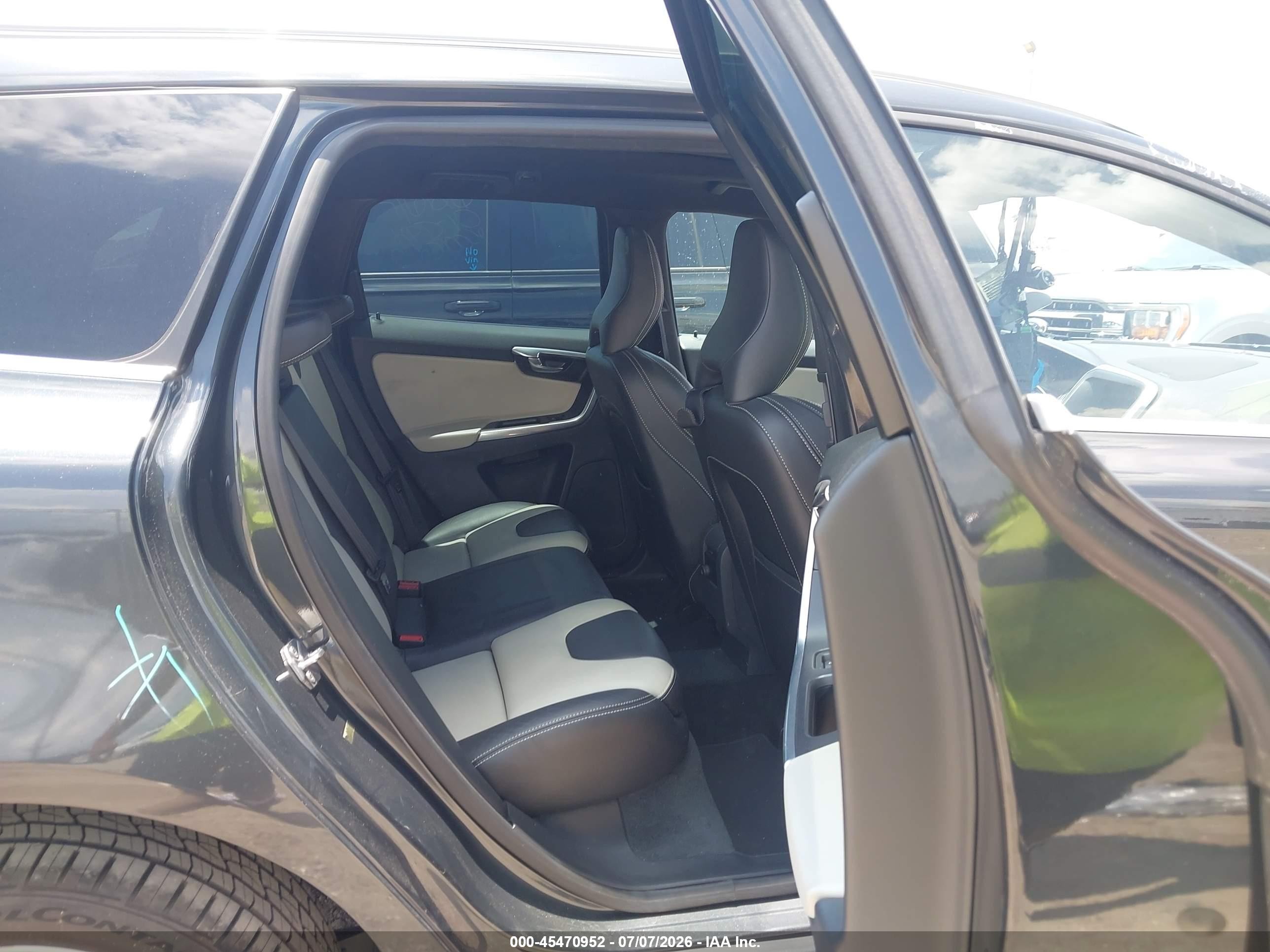 2015 Volvo Xc60 T6 Platinum Gray vin: YV449MDM0F2758989