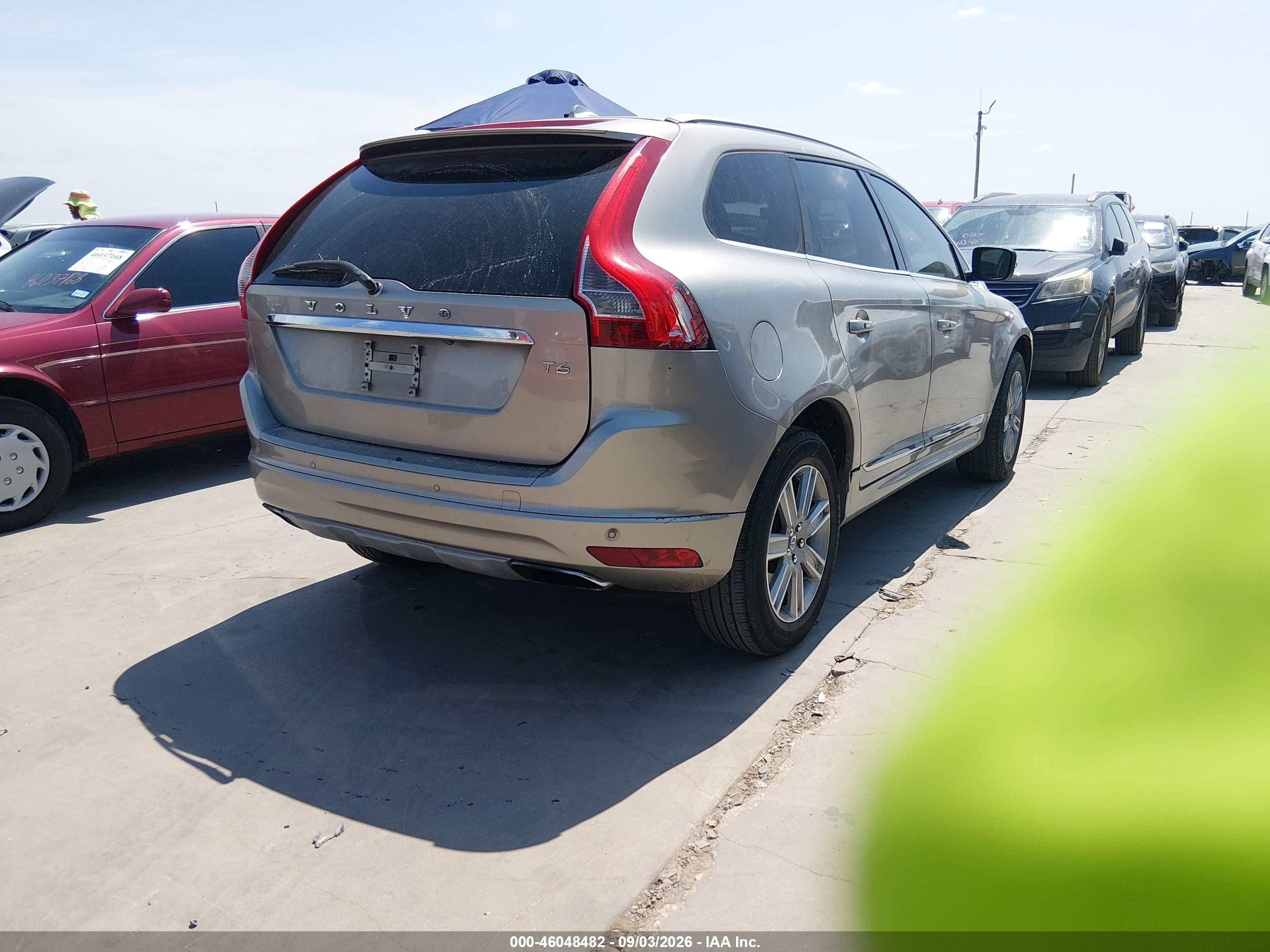 2016 Volvo Xc60 T6 Drive-e Platinum Cream vin: YV449MDM4G2850964