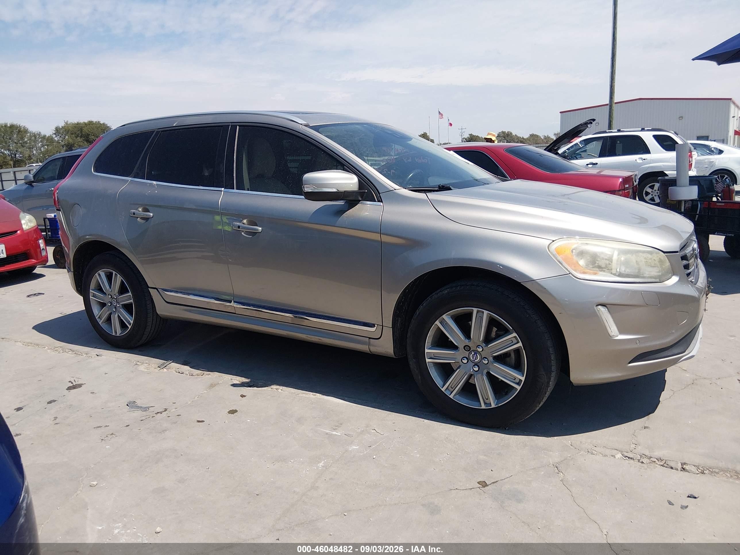 2016 Volvo Xc60 T6 Drive-e Platinum Cream vin: YV449MDM4G2850964