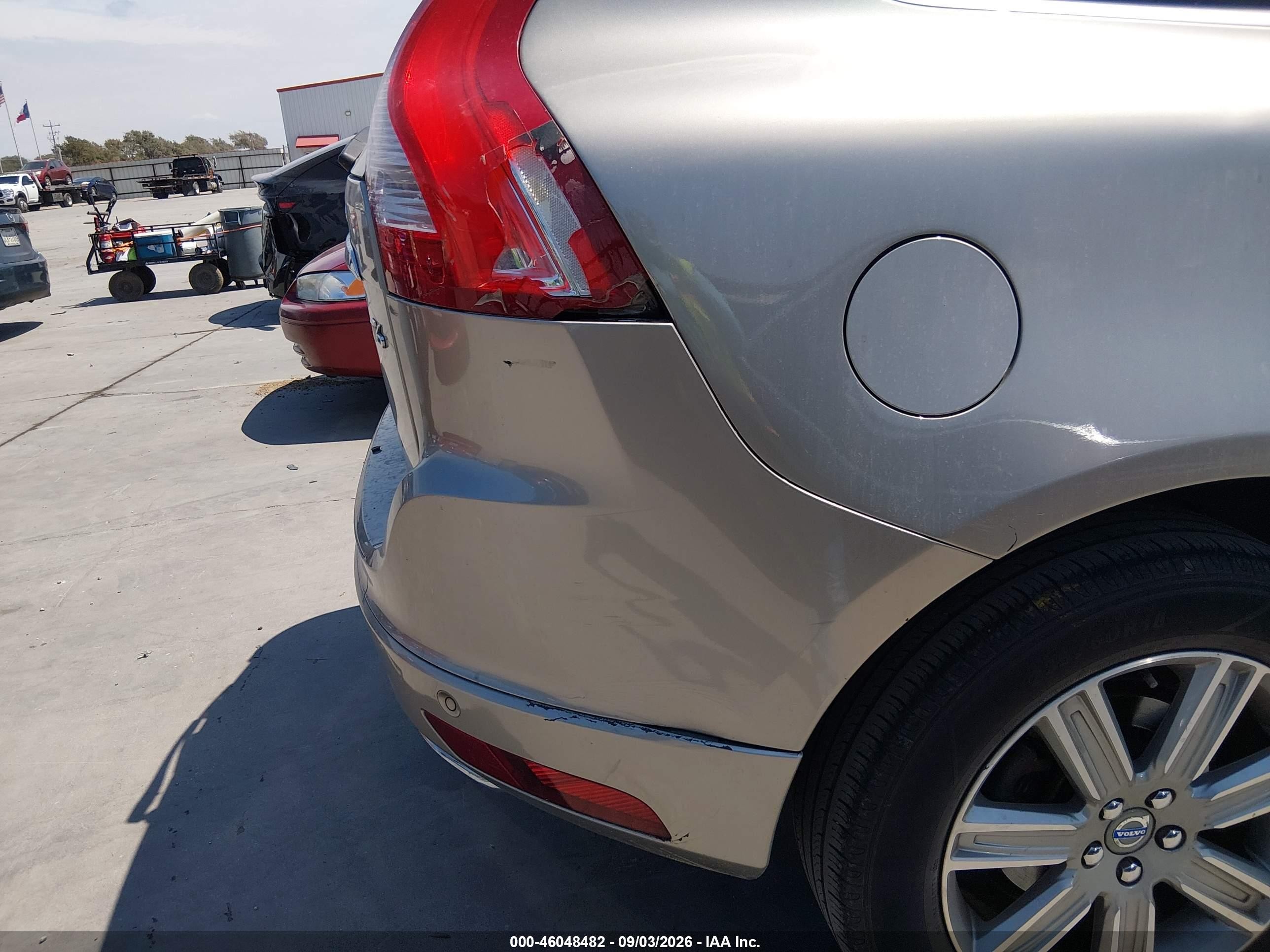 2016 Volvo Xc60 T6 Drive-e Platinum Cream vin: YV449MDM4G2850964