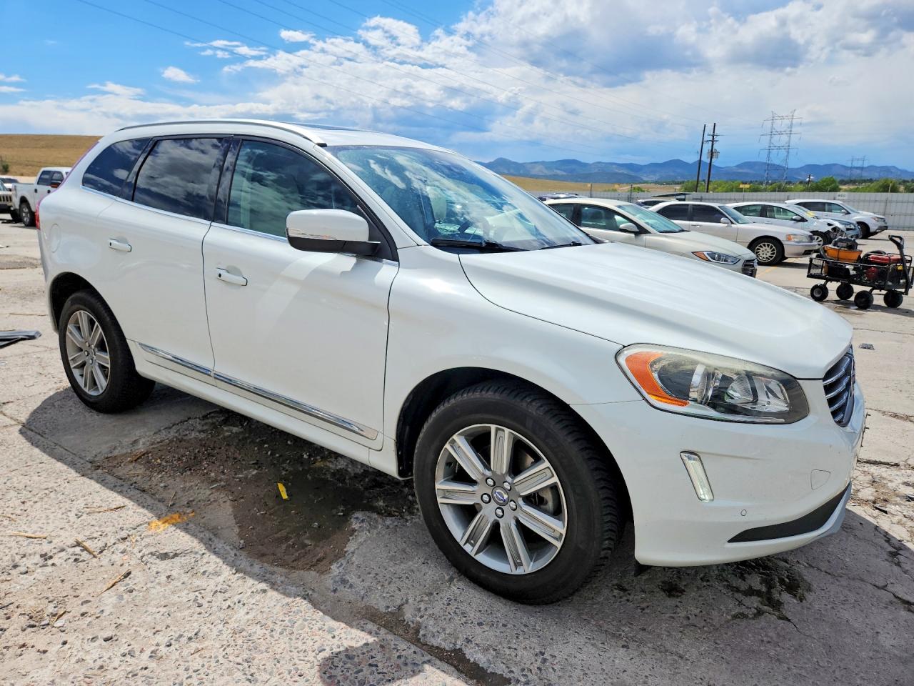 2016 Volvo Xc60 T6 Premier White vin: YV449MRK1G2888952