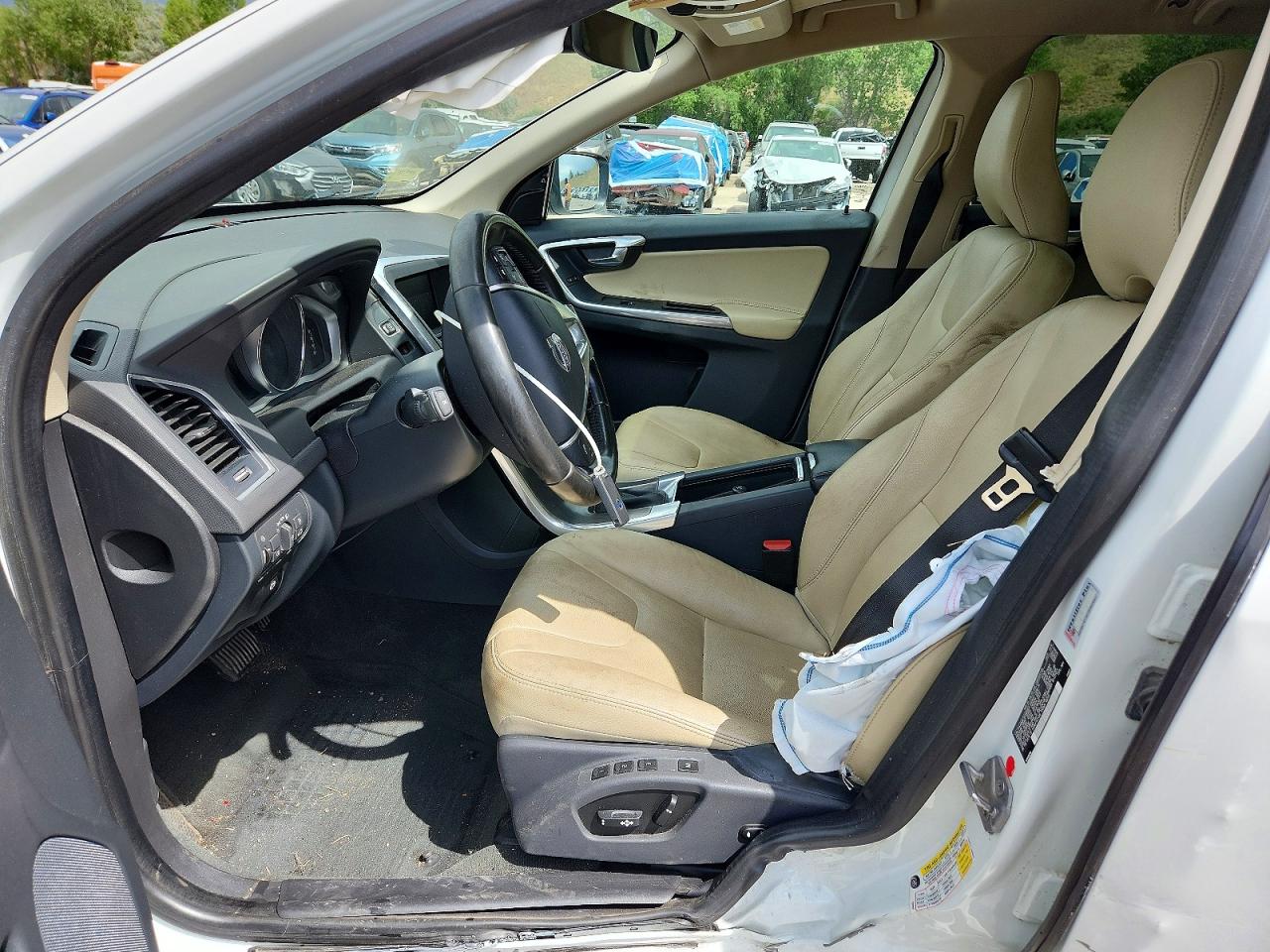 2016 Volvo Xc60 T6 Premier White vin: YV449MRK1G2888952