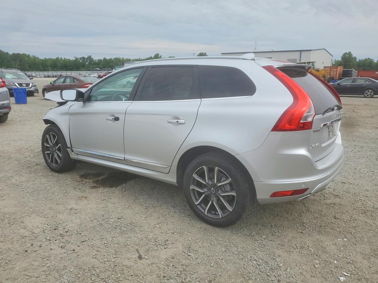 2017 Volvo Xc60 T6 Dynamic Silver vin: YV449MRR2H2131685