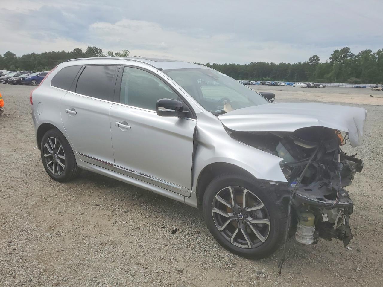 2017 Volvo Xc60 T6 Dynamic Silver vin: YV449MRR2H2131685