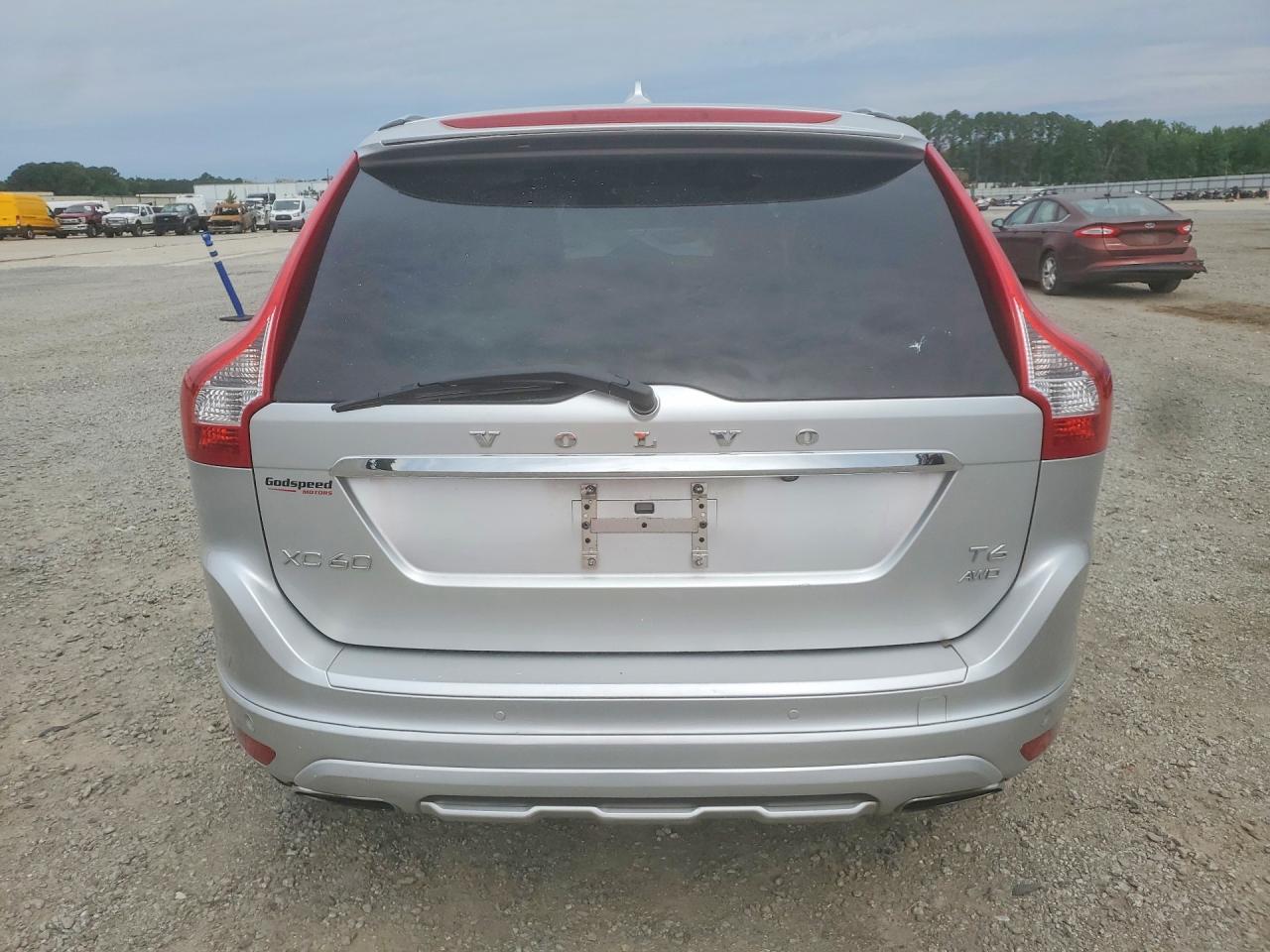 2017 Volvo Xc60 T6 Dynamic Silver vin: YV449MRR2H2131685