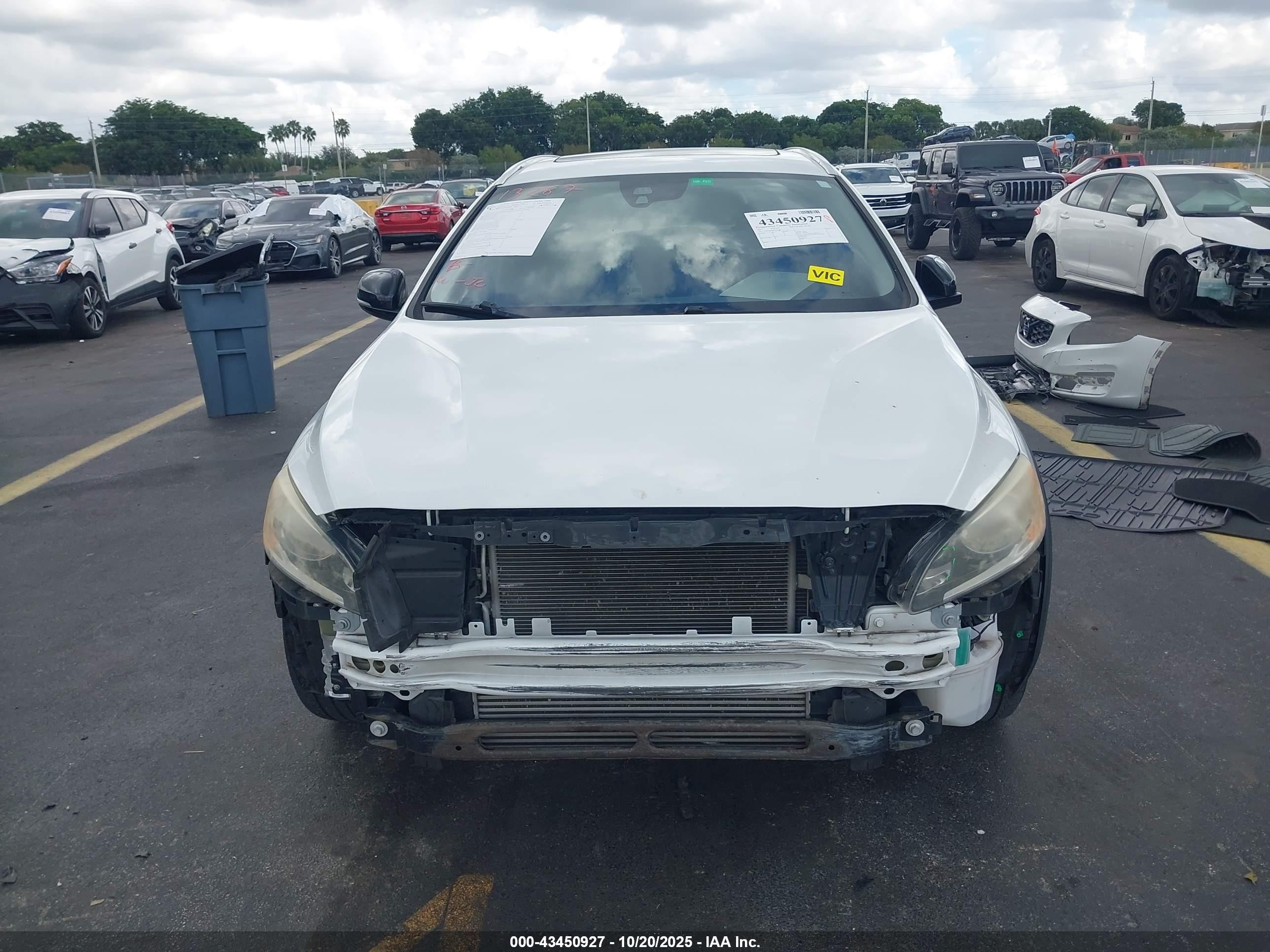 2015 Volvo V60 Cross Country T5 White vin: YV4612HK0F1001643