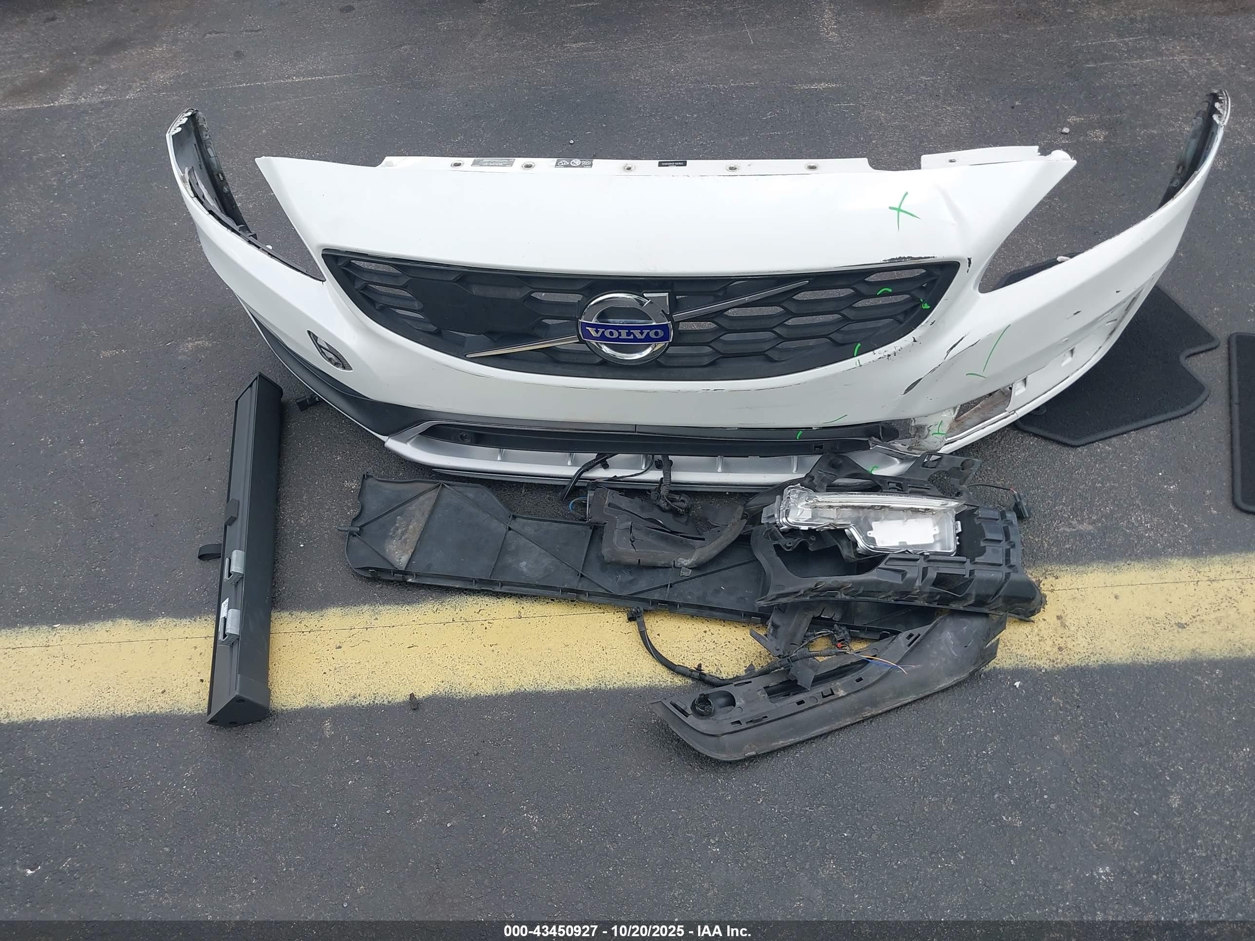 2015 Volvo V60 Cross Country T5 White vin: YV4612HK0F1001643