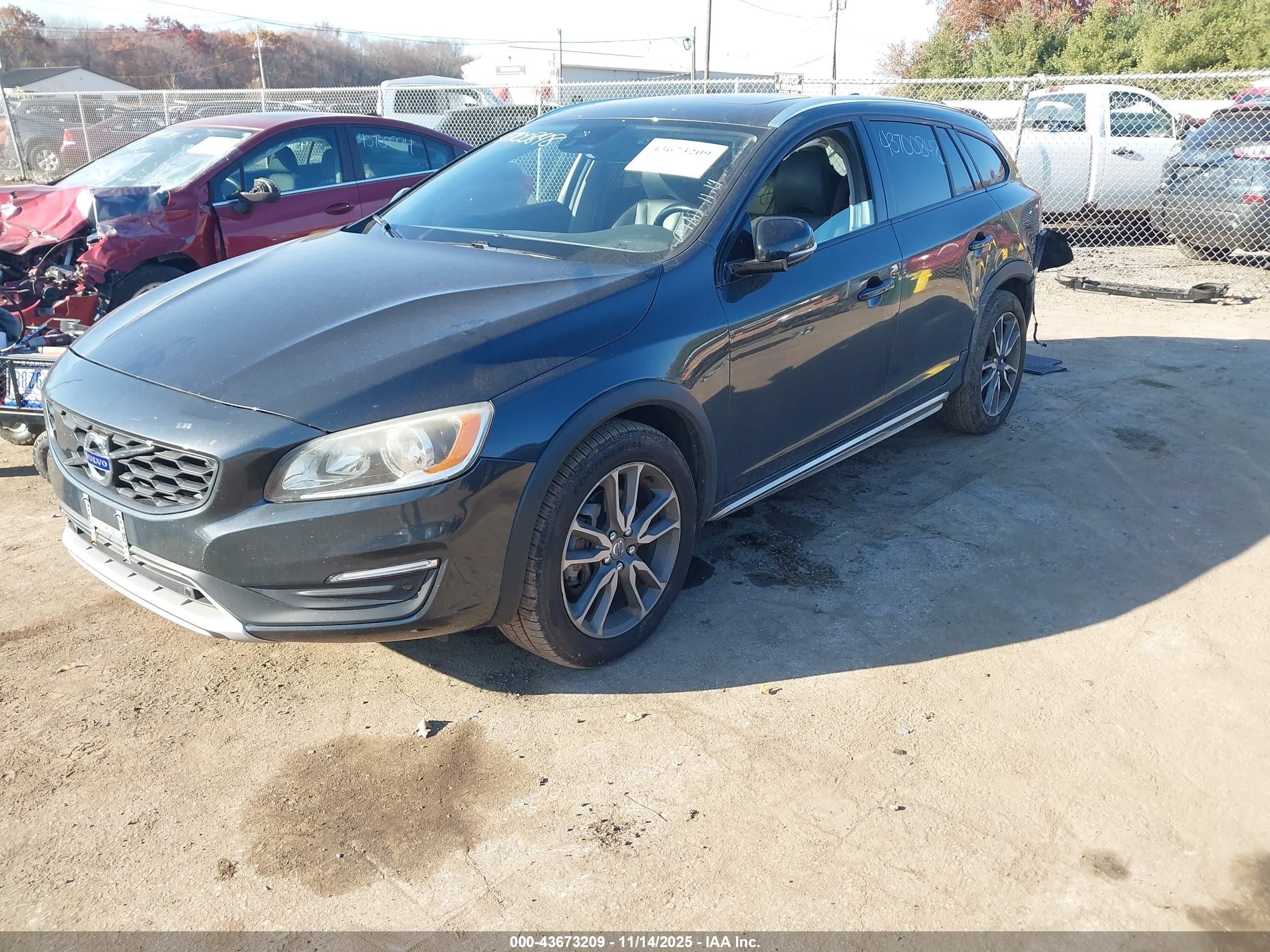 2015 Volvo V60 Cross Country T5 Gray vin: YV4612HK0F1001996