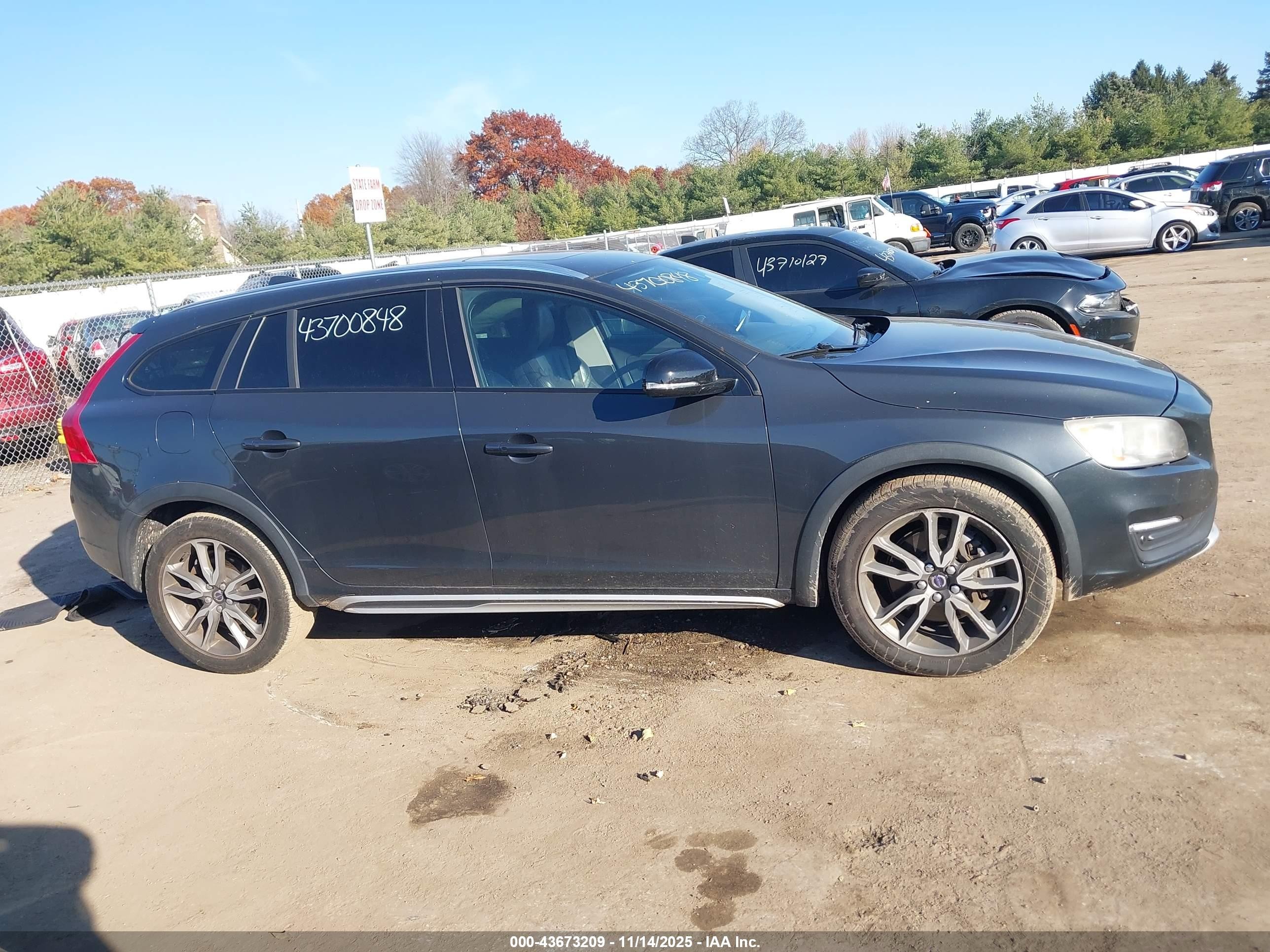 2015 Volvo V60 Cross Country T5 Gray vin: YV4612HK0F1001996