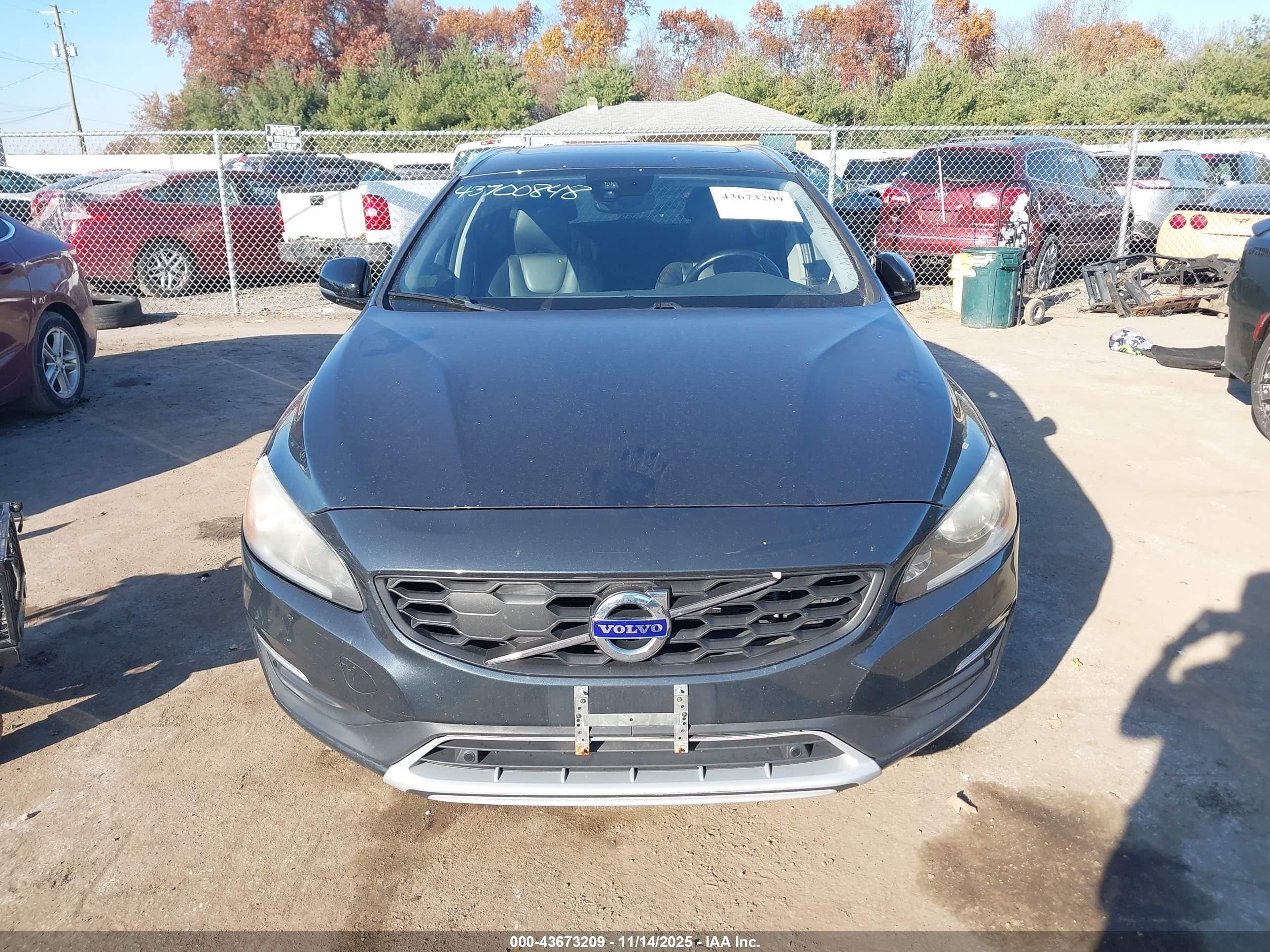 2015 Volvo V60 Cross Country T5 Gray vin: YV4612HK0F1001996