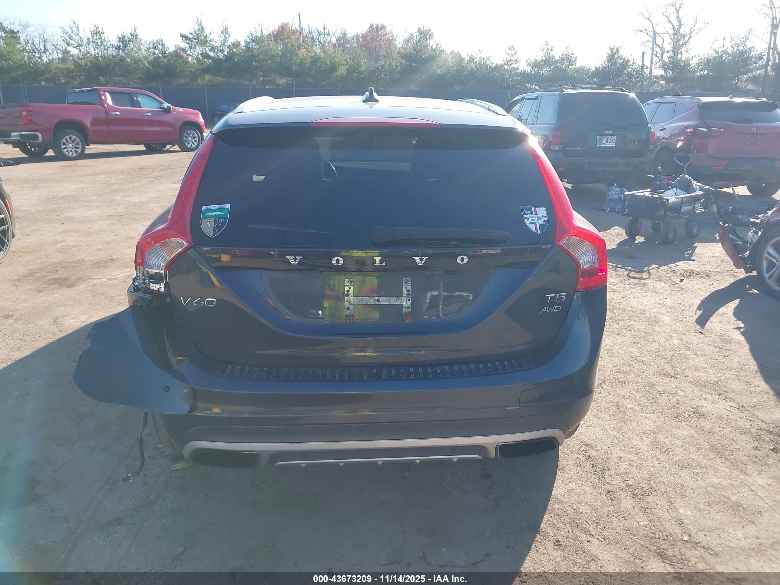 2015 Volvo V60 Cross Country T5 Gray vin: YV4612HK0F1001996