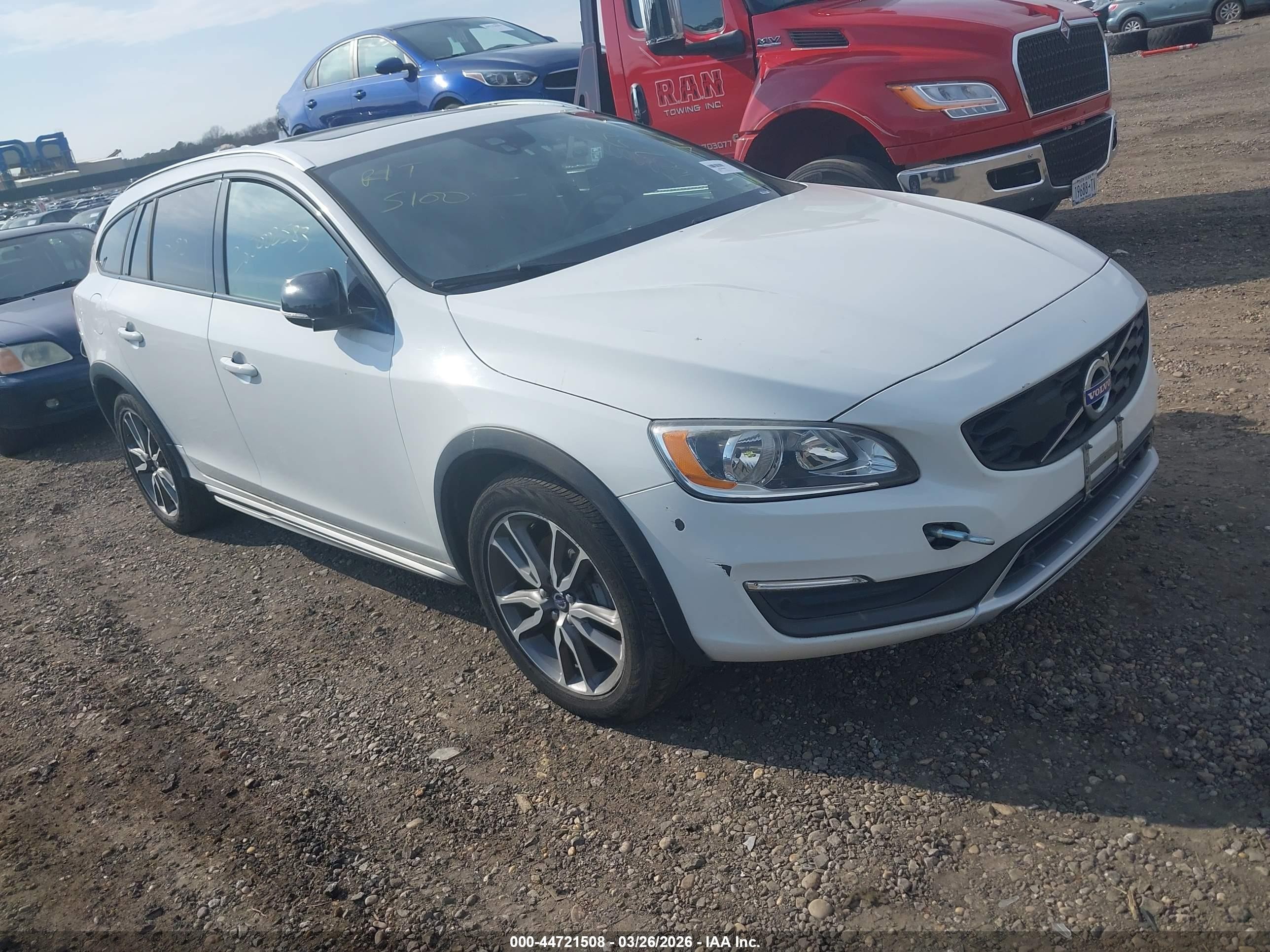 2015 Volvo V60 Cross Country T5 White vin: YV4612HK2F1000395