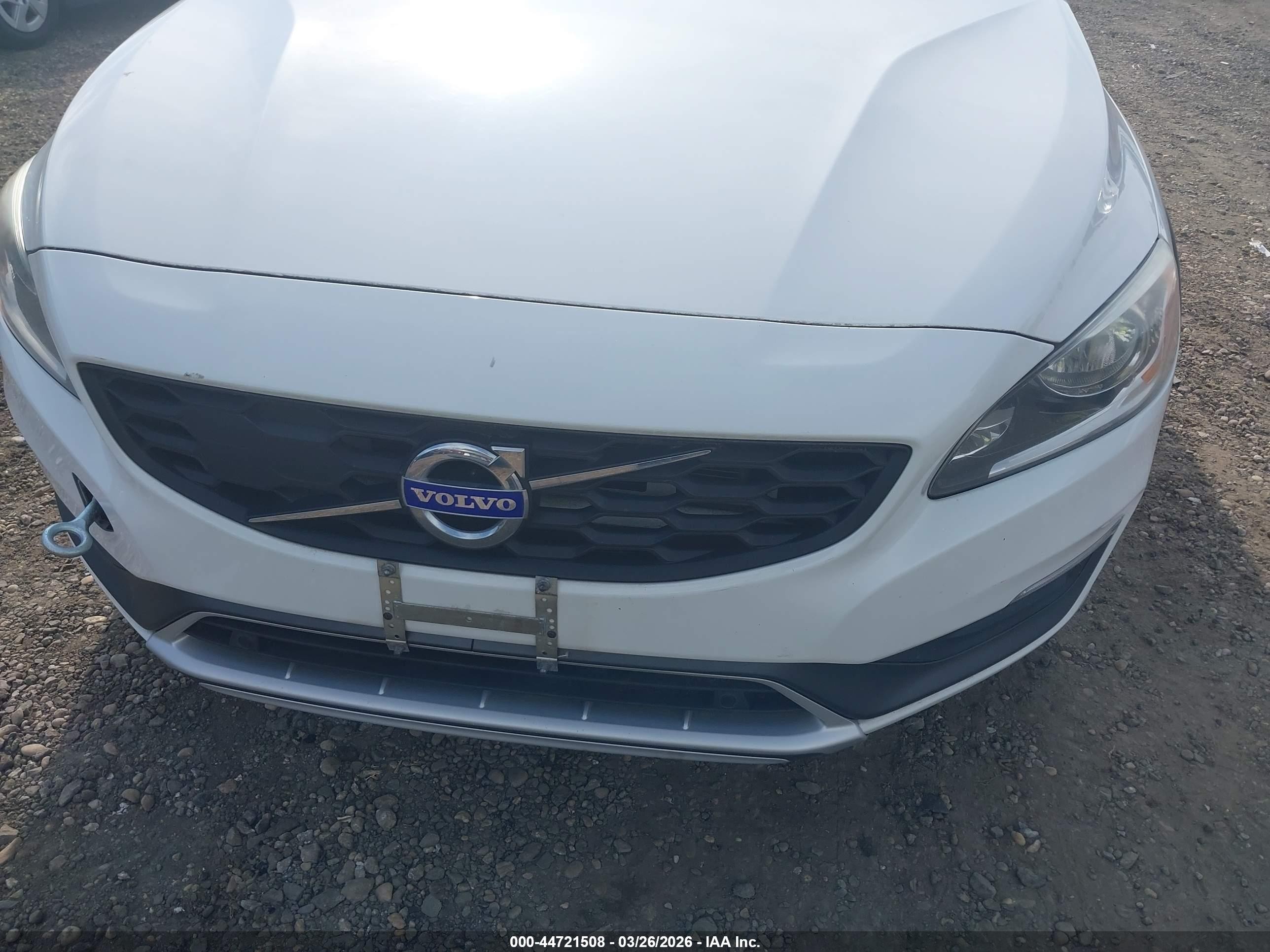 2015 Volvo V60 Cross Country T5 White vin: YV4612HK2F1000395