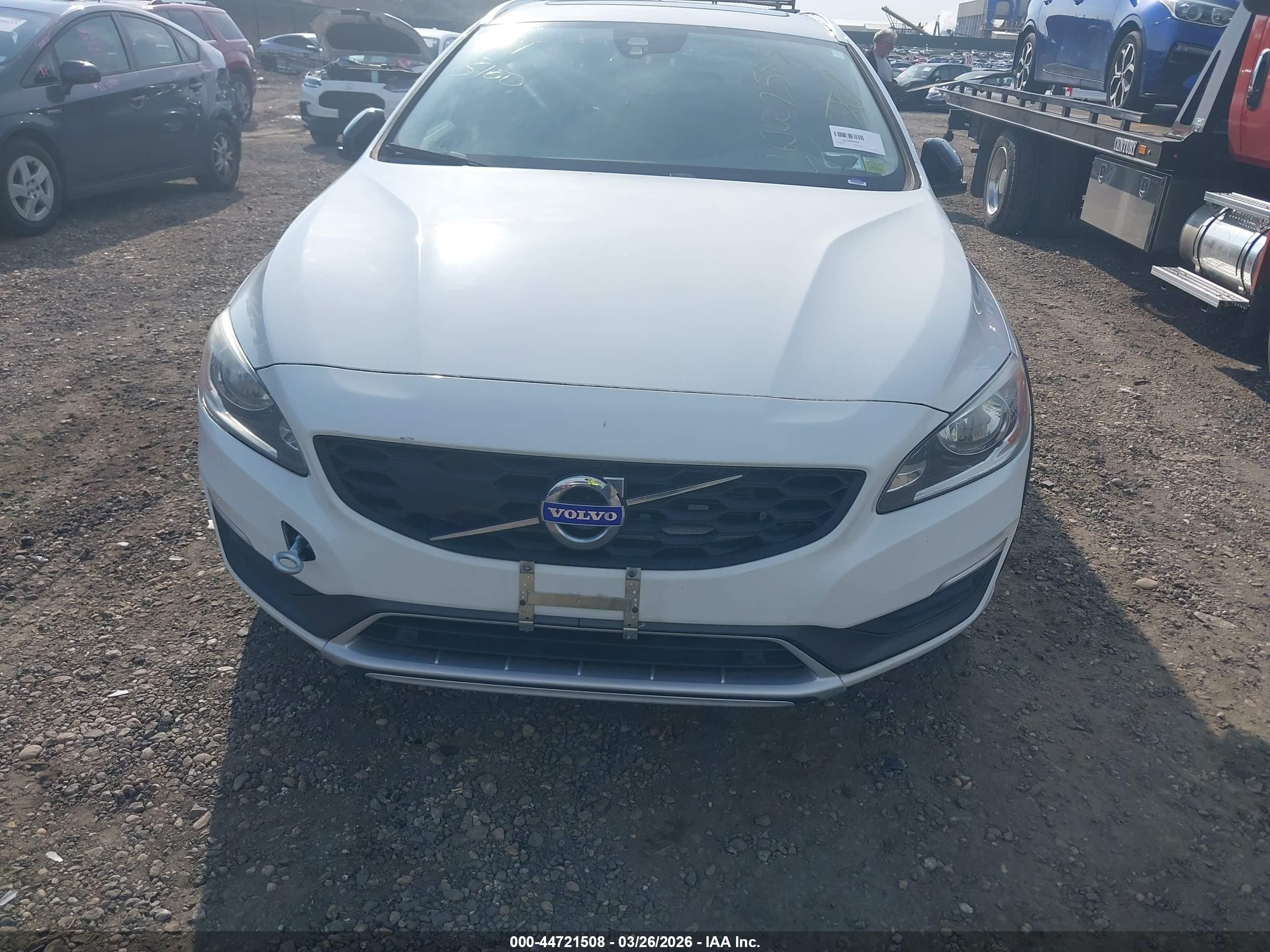 2015 Volvo V60 Cross Country T5 White vin: YV4612HK2F1000395
