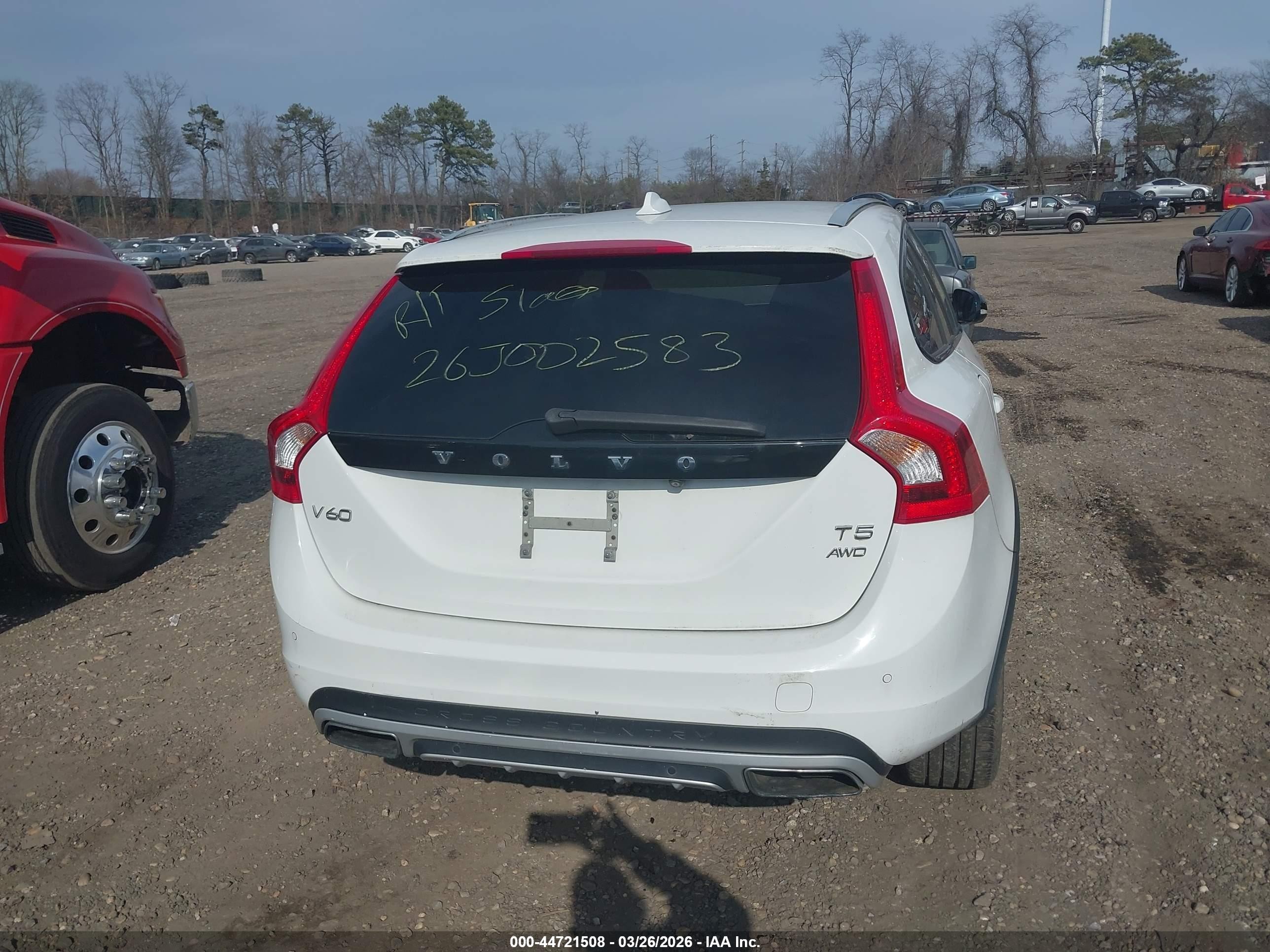 2015 Volvo V60 Cross Country T5 White vin: YV4612HK2F1000395