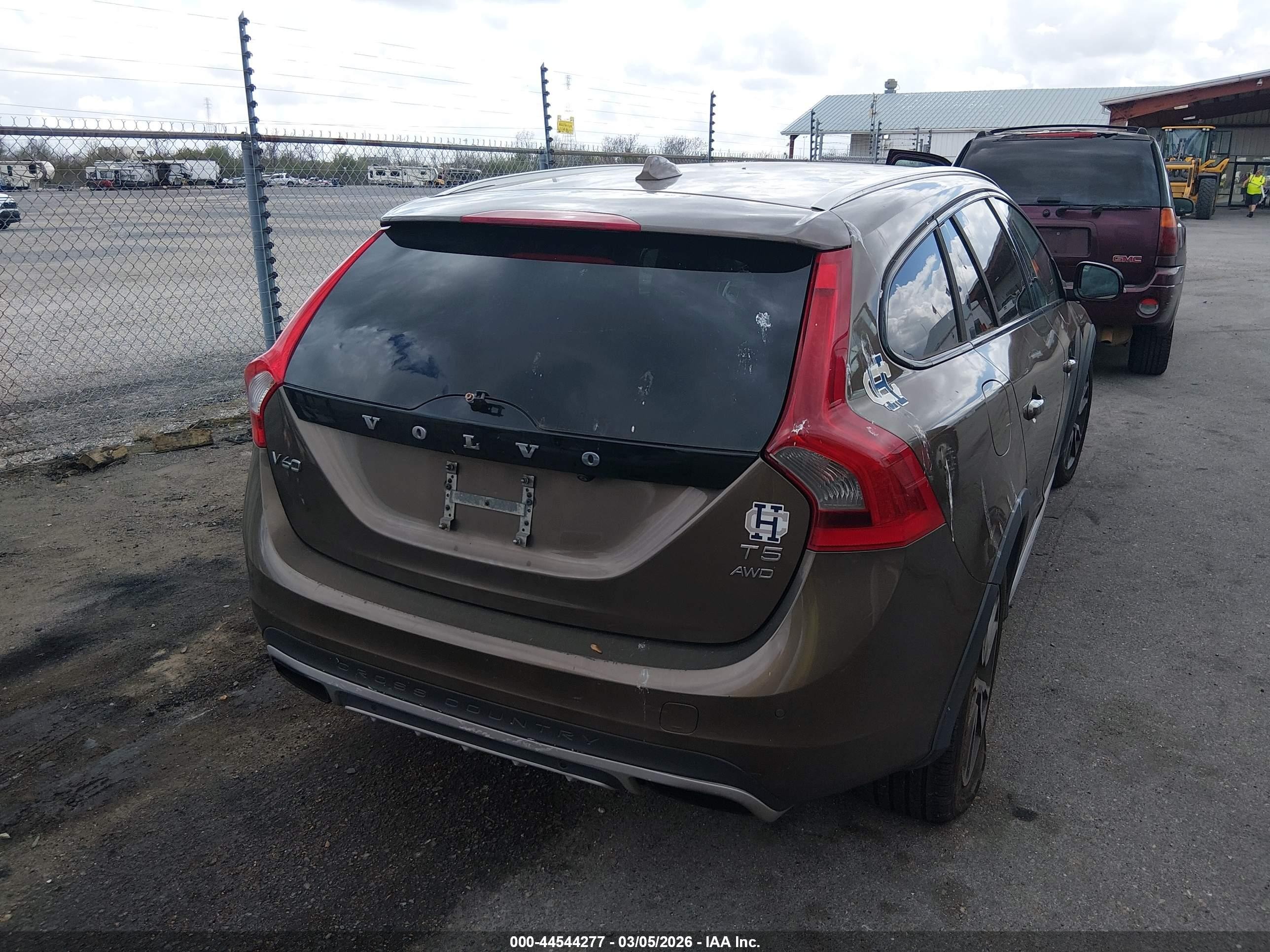 2015 Volvo V60 Cross Country T5 Dark Brown vin: YV4612HK2F1001885